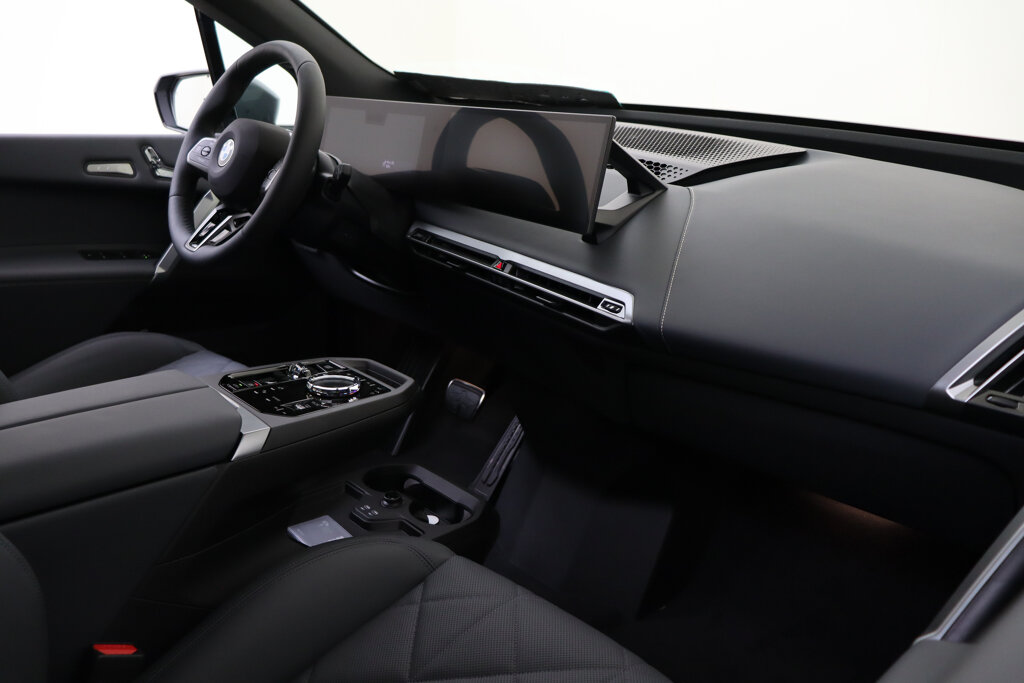 BMW iX 16