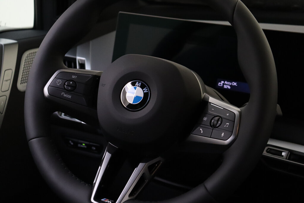 BMW iX 23