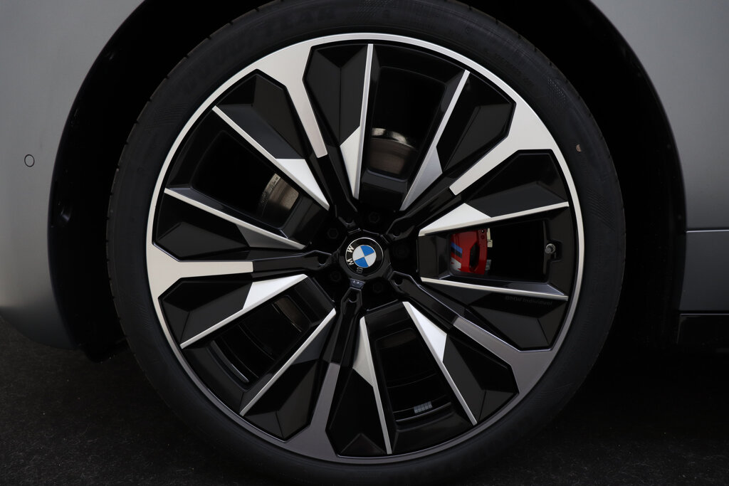 BMW iX 48