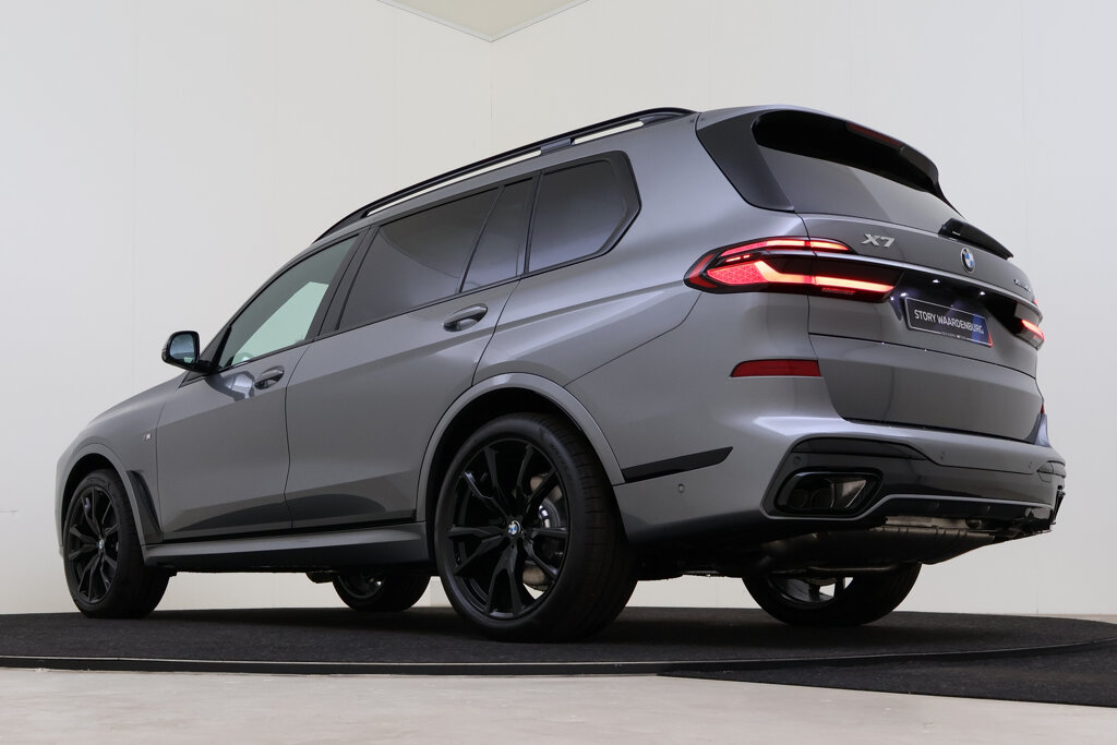 BMW X7 11