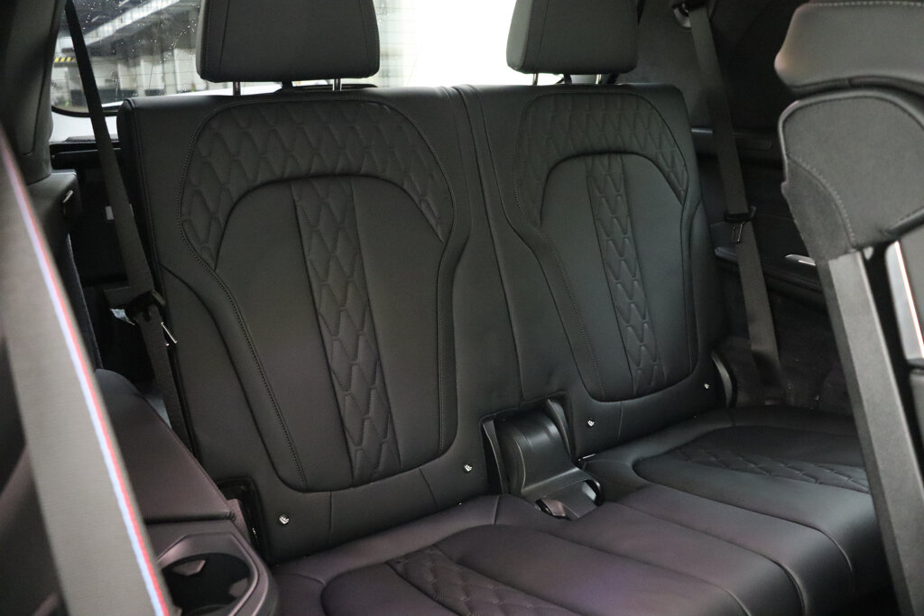 BMW X7 28