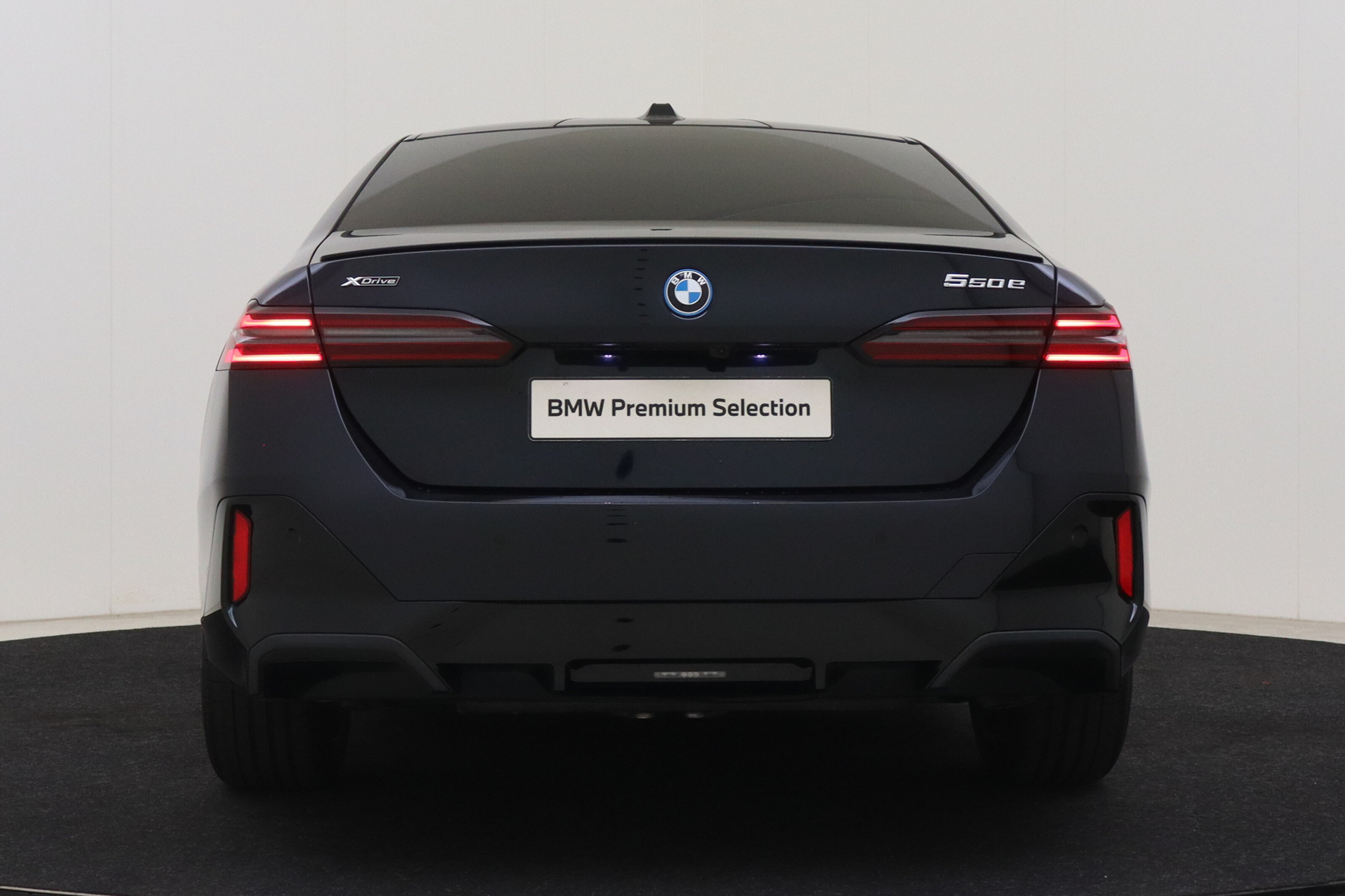 BMW 5 Serie 550e xDrive M Sport Automaat