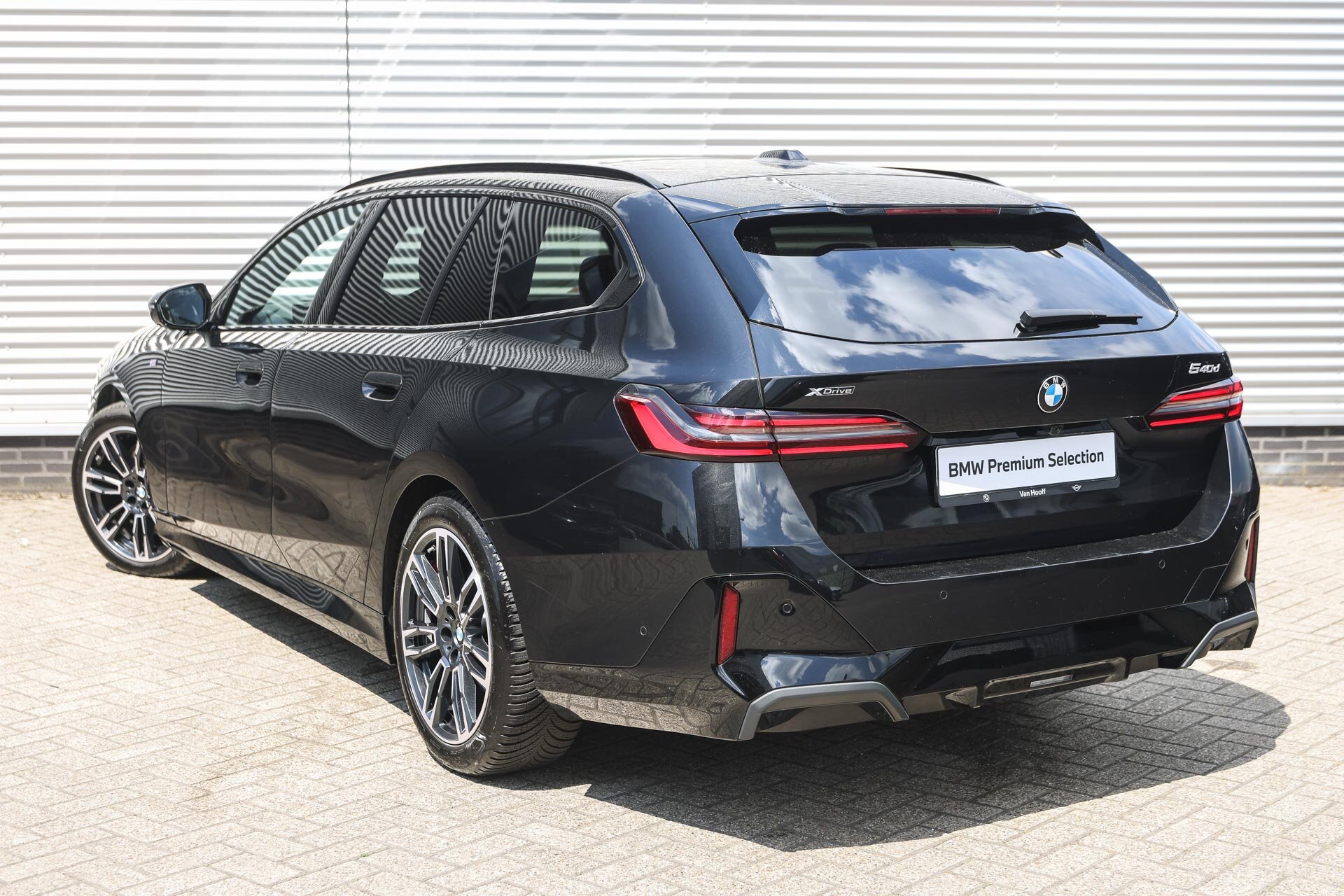 BMW 5 Serie Touring 540d xDrive M Sport High Executive Automaat - Afbeelding 2