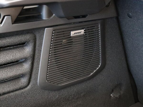 Bose® DAB+ premium audiosysteem met 4 bi-cone speakers, 4 HD-tweeters,subwoofer en extra versterker