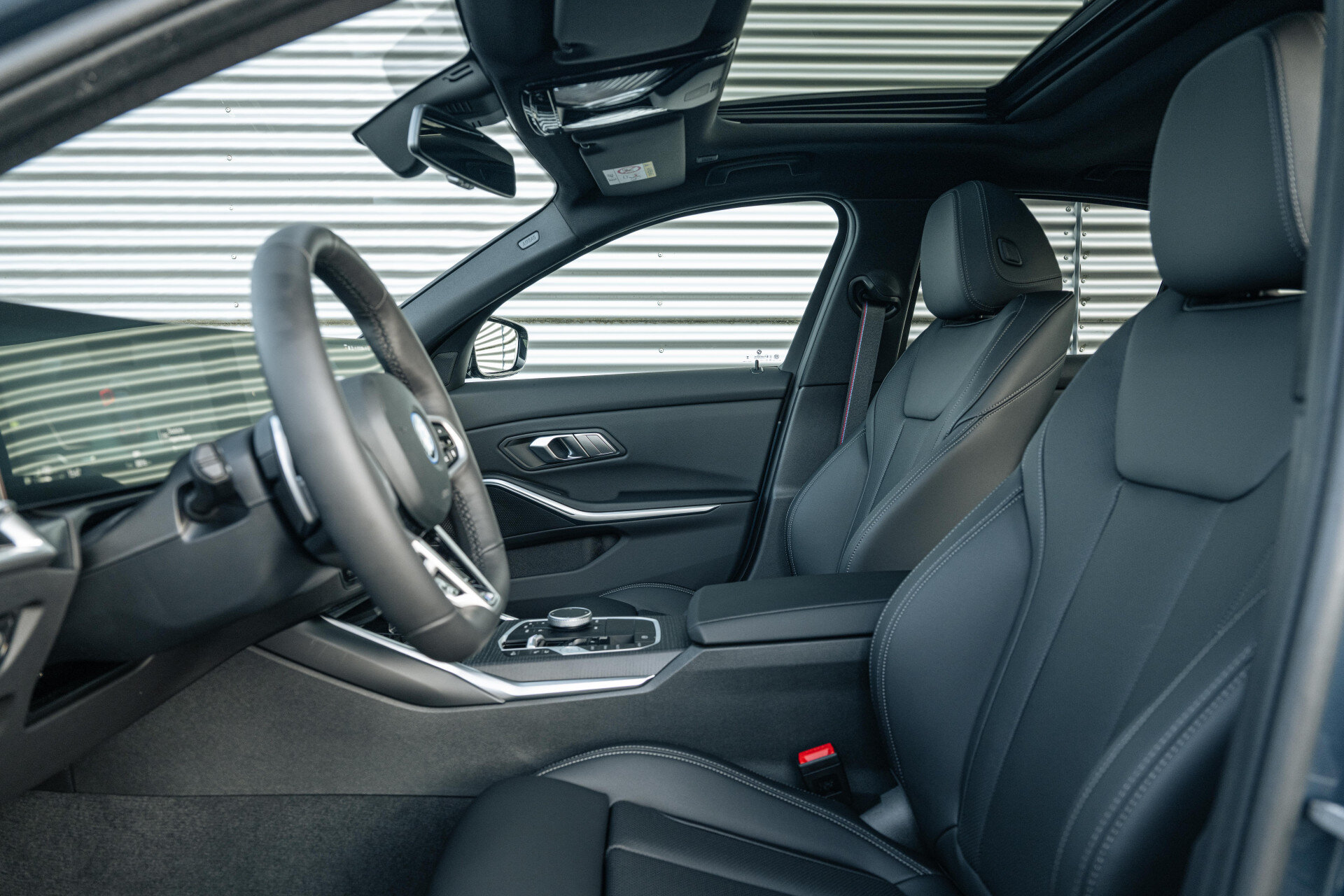 BMW 3 Serie 330e M Sport Automaat - Afbeelding 4