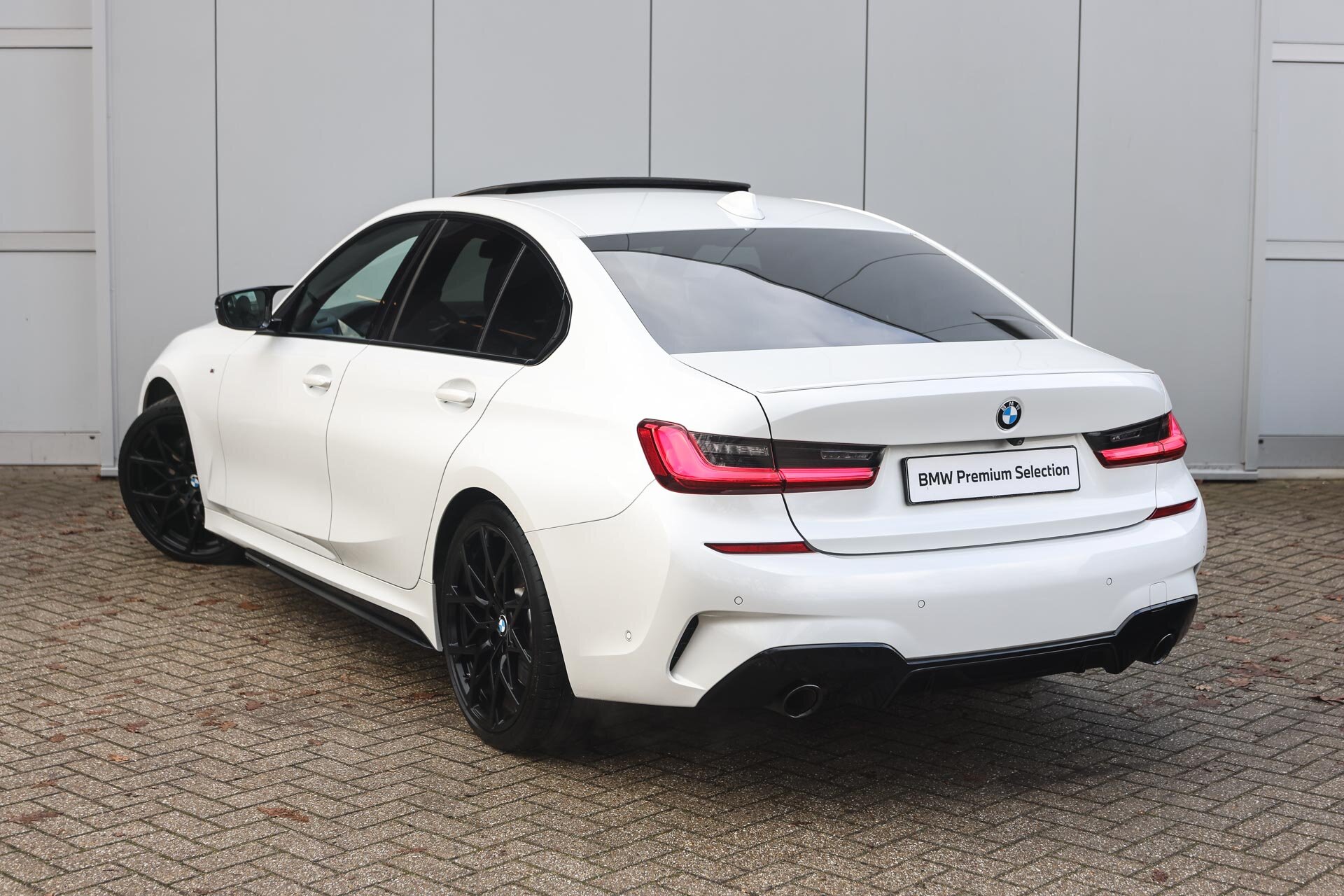 BMW 3 Serie 330i High Executive M Sport Automaat - Afbeelding 2