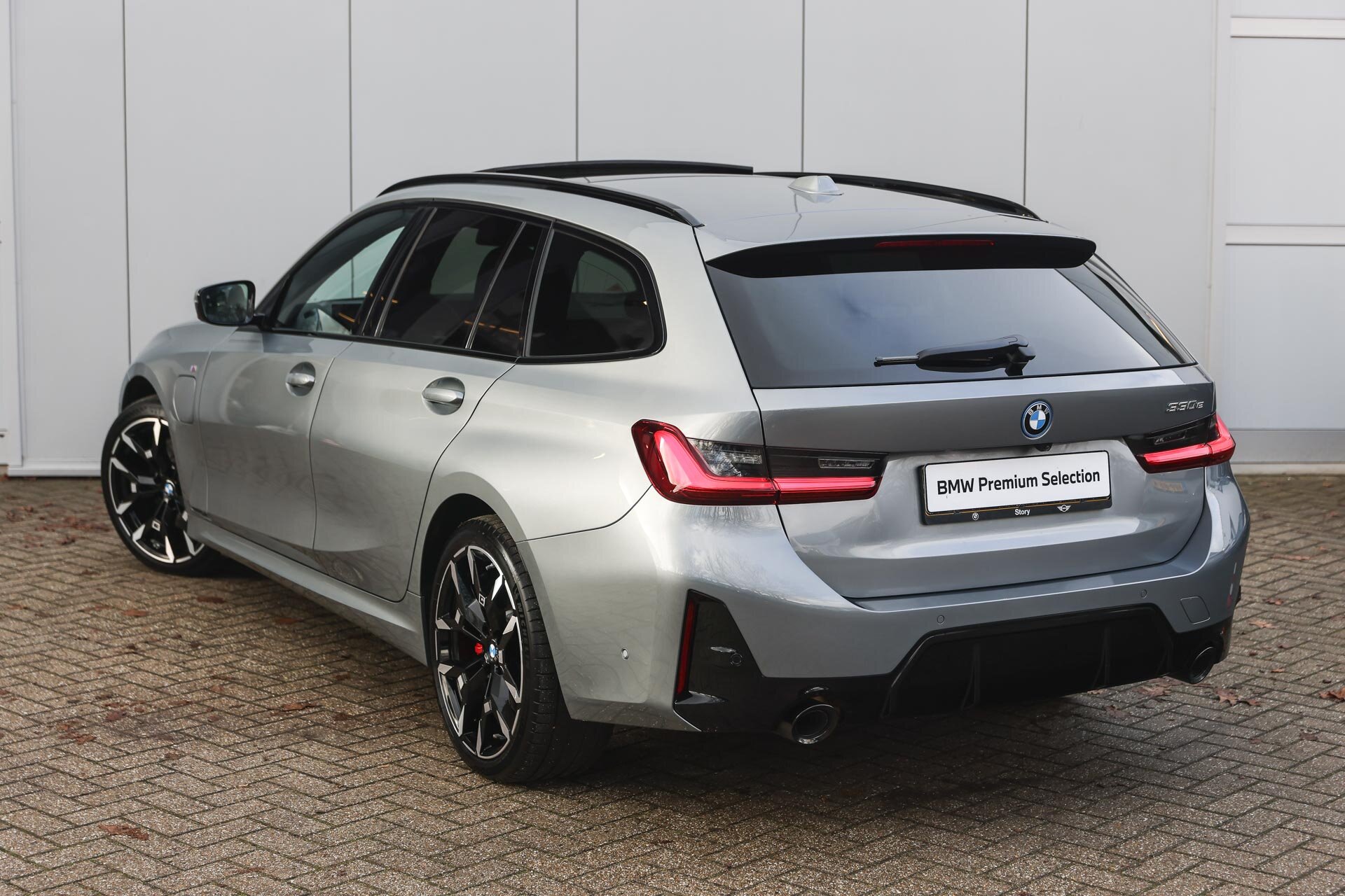 BMW 3 Serie Touring 330e High Executive M Sport Automaat - Afbeelding 2