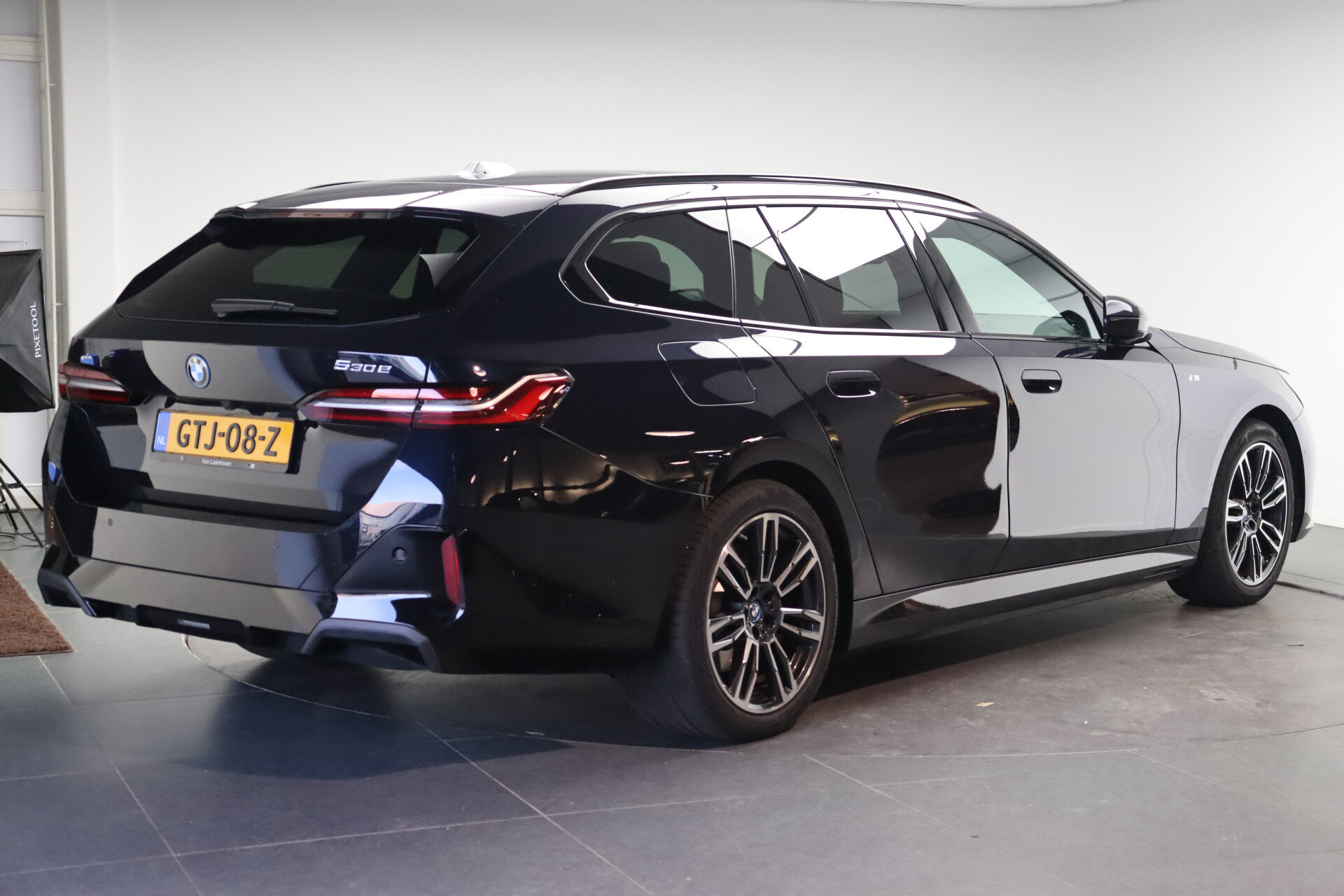 BMW 5 Serie Touring 530e M Sport Automaat - Afbeelding 3