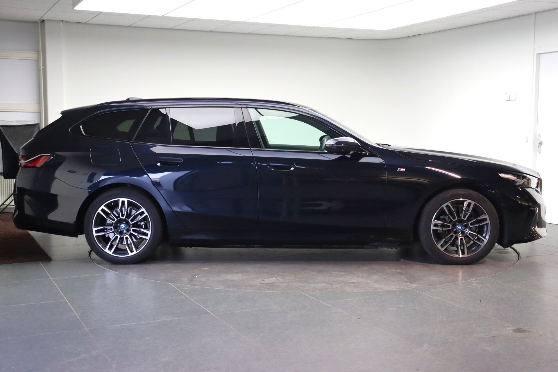 BMW 5 Serie Touring 530e M Sport Automaat - Afbeelding 4