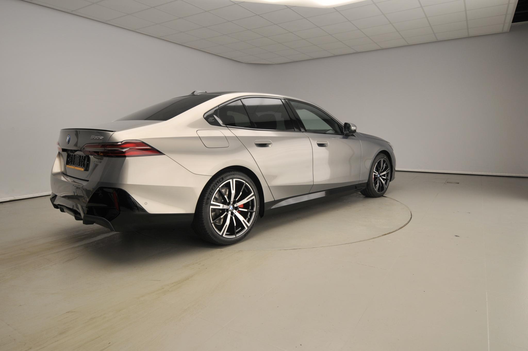 BMW 5 Serie 530e M Sport Edition - Afbeelding 2