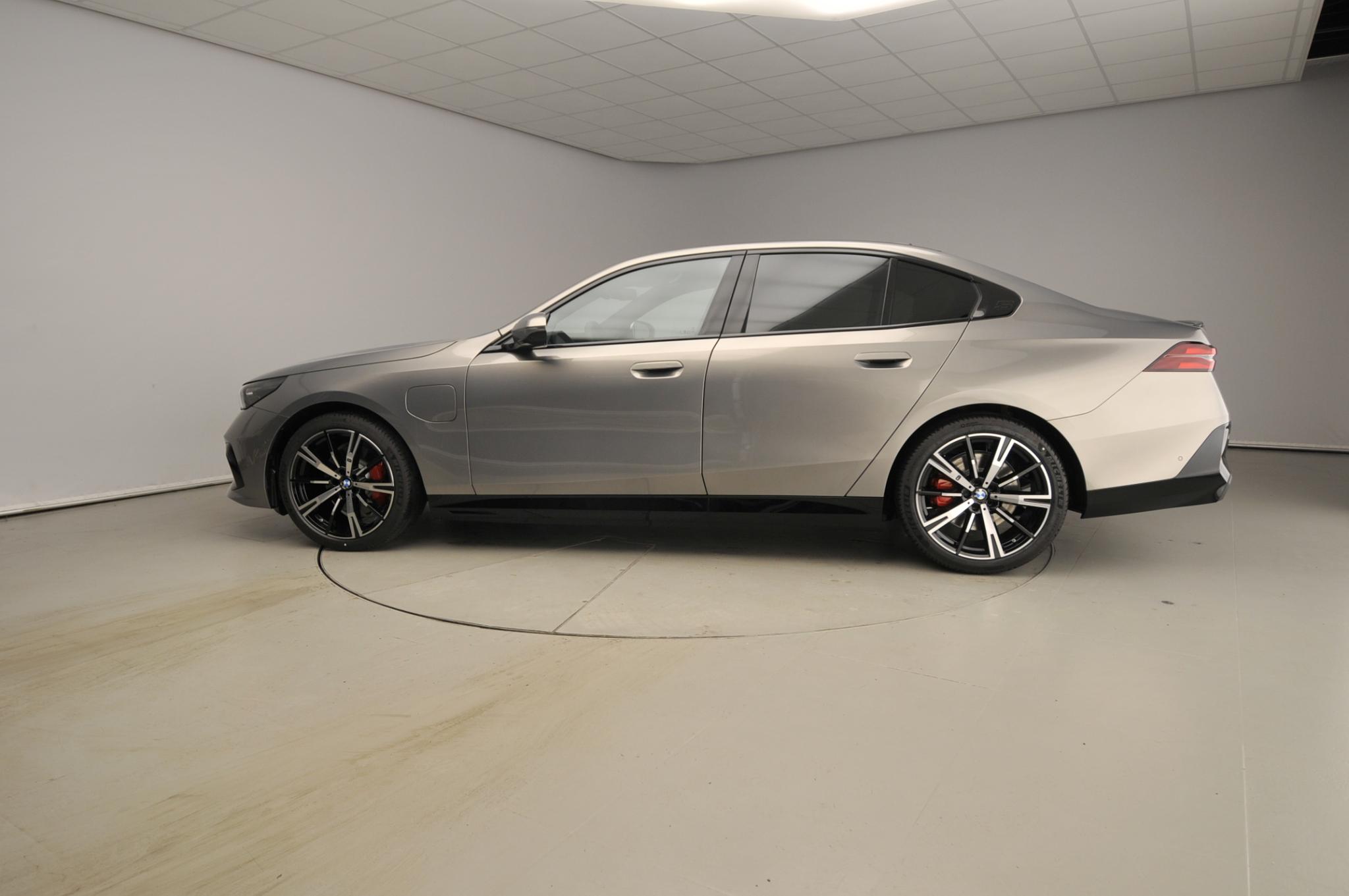 BMW 5 Serie 530e M Sport Edition - Afbeelding 3