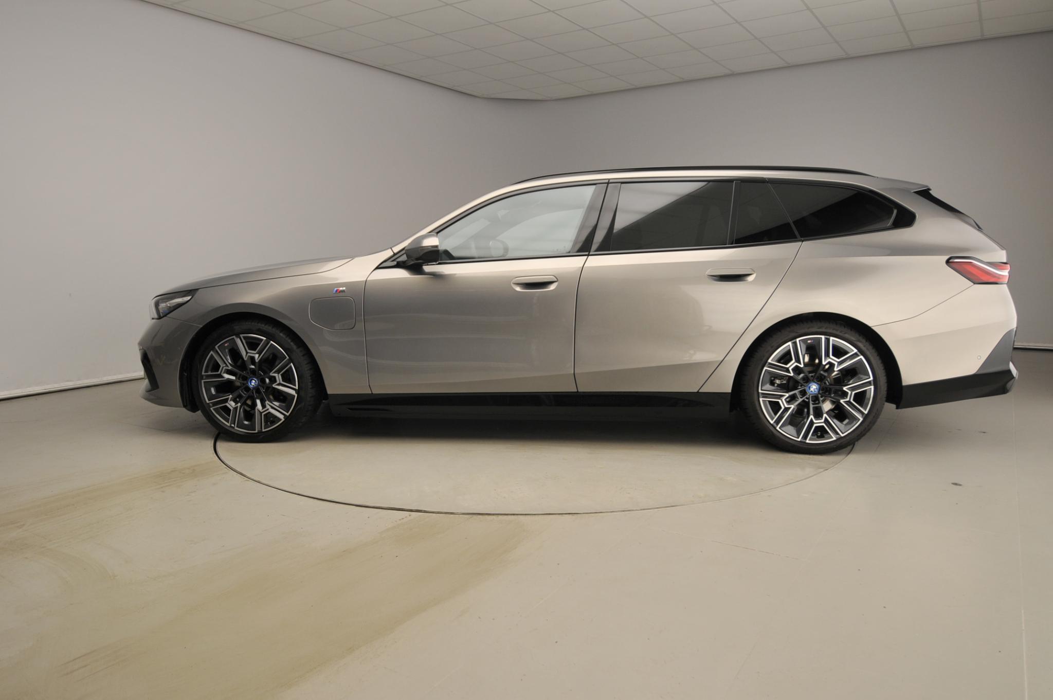 BMW 5 Serie Touring 530e - Afbeelding 2