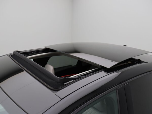 Elektrisch bedienbaar glazen schuif- en kanteldak