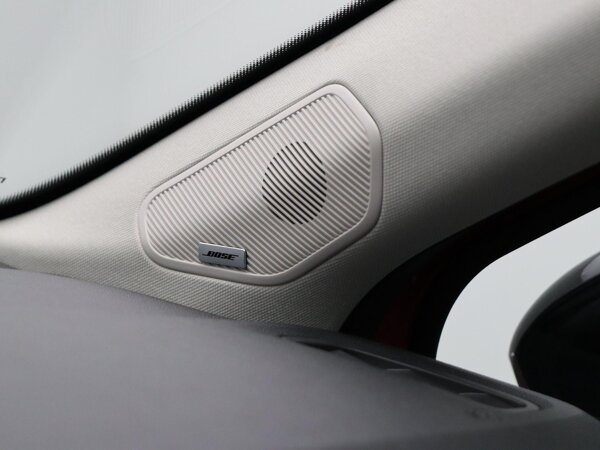 Bose® DAB+ premium audiosysteem met 2 bi-cone speakers, 2 HD-tweeters, 4 woofers, subwoofer en extra versterker