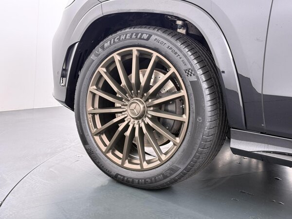 22” multispaaks lichtmetalen AMG-velgen 22” multispaaks lichtmetalen AMG-velgen