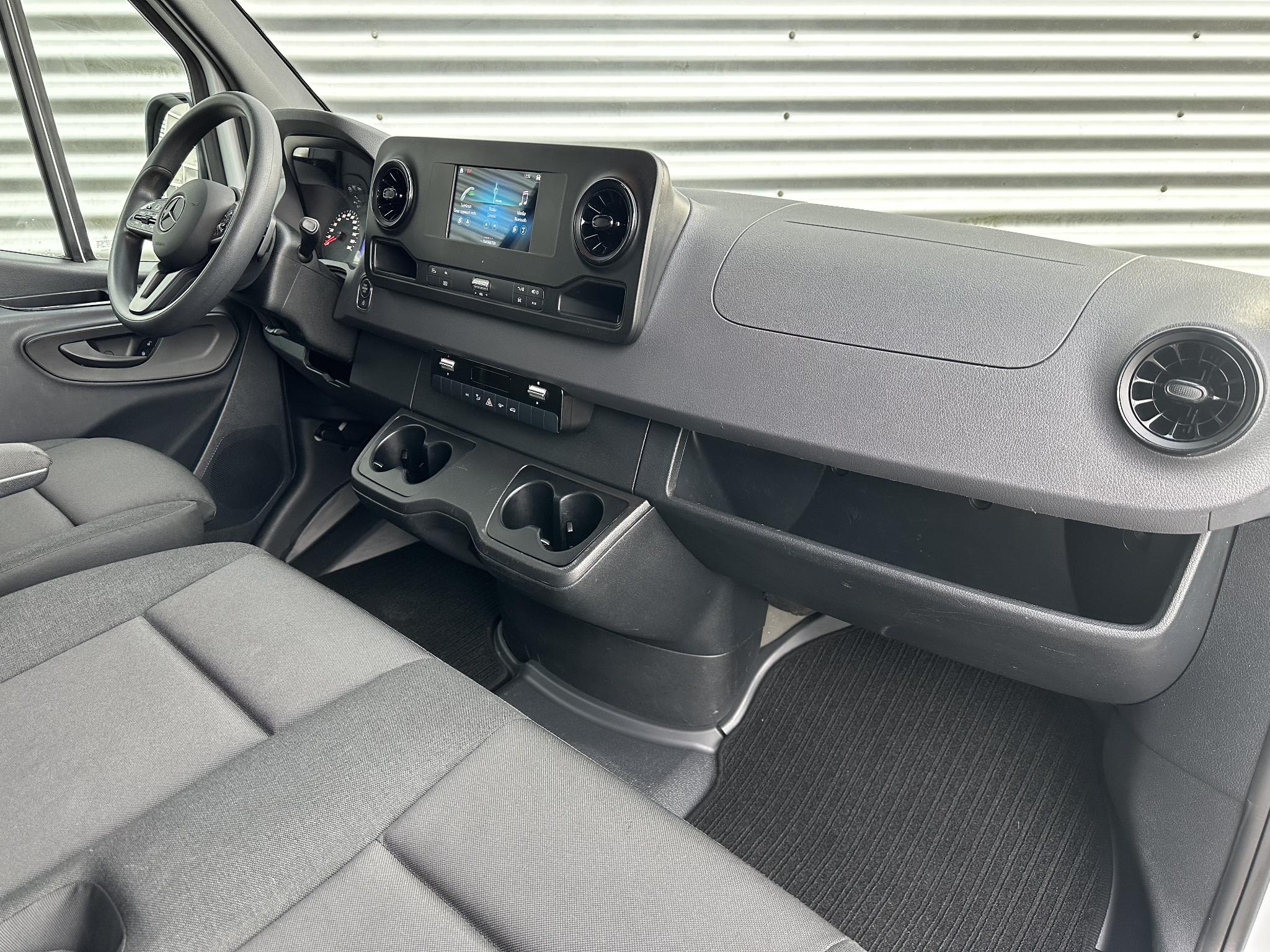 Mercedes-Benz Sprinter 317 CDI  L2H2 Automaat Carplay Navigatie Camera - Afbeelding 4