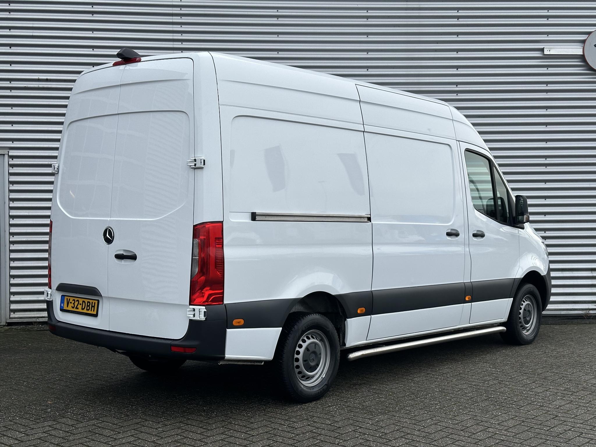 Mercedes-Benz Sprinter 317 CDI  L2H2 Automaat Carplay Navigatie Camera - Afbeelding 2