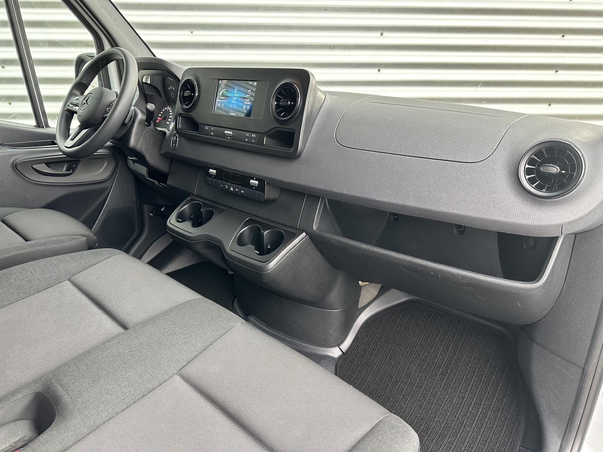 Mercedes-Benz Sprinter 317 CDI  L2H2 Automaat Carplay Navigatie Camera - Afbeelding 4