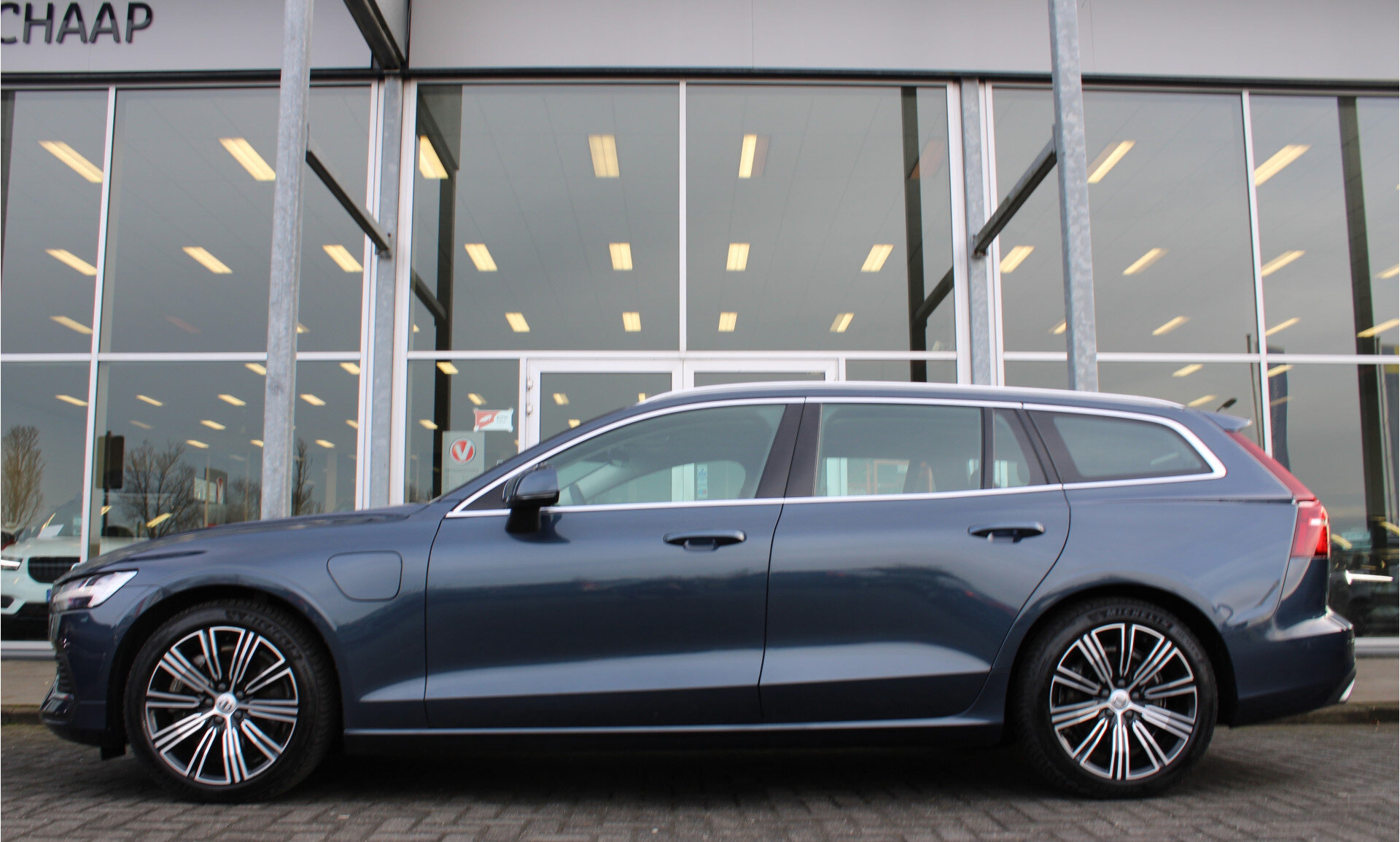 Volvo V60 T6 Plug-in hybrid AWD Essential Bright - Afbeelding 2
