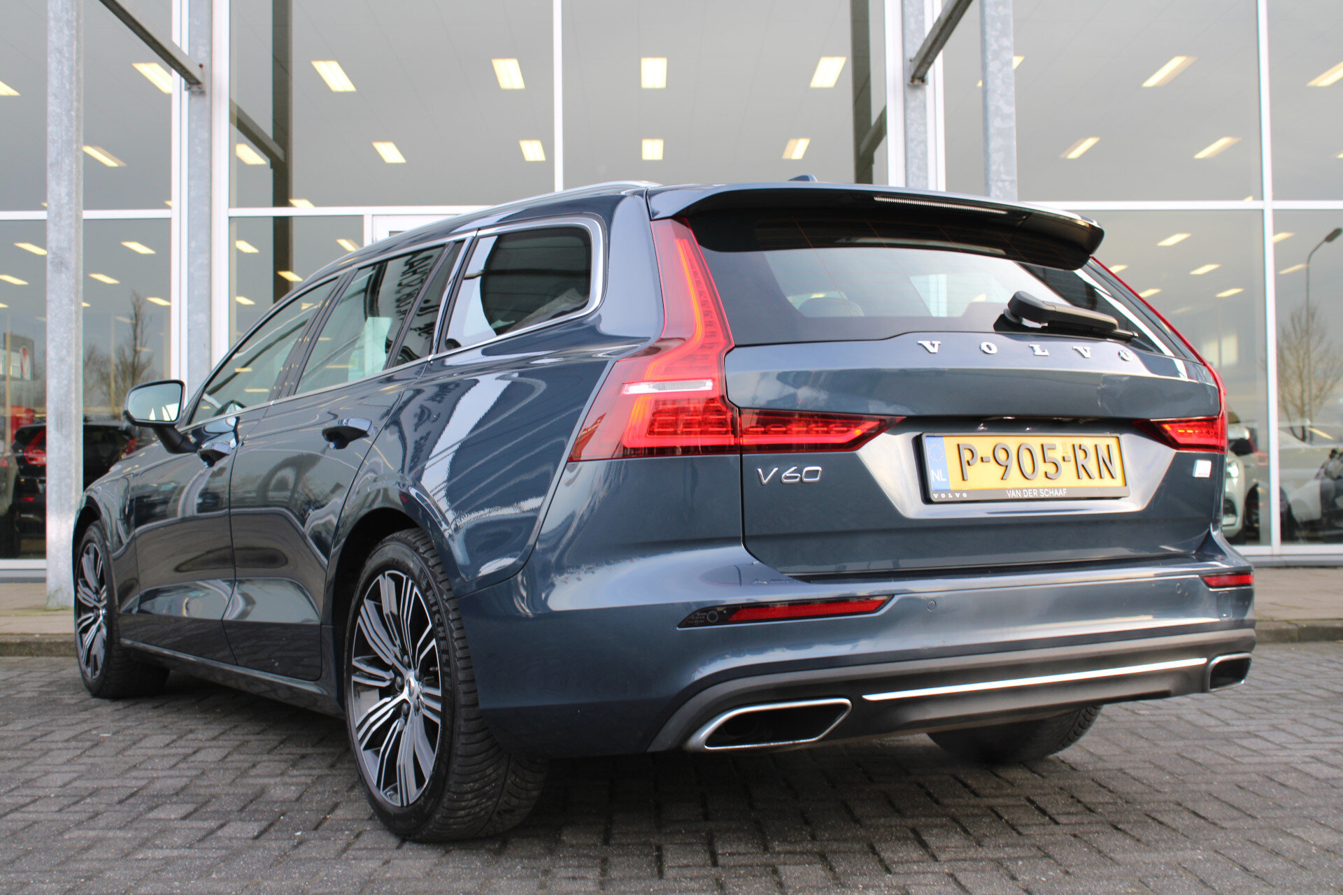 Volvo V60 T6 Plug-in hybrid AWD Essential Bright - Afbeelding 3