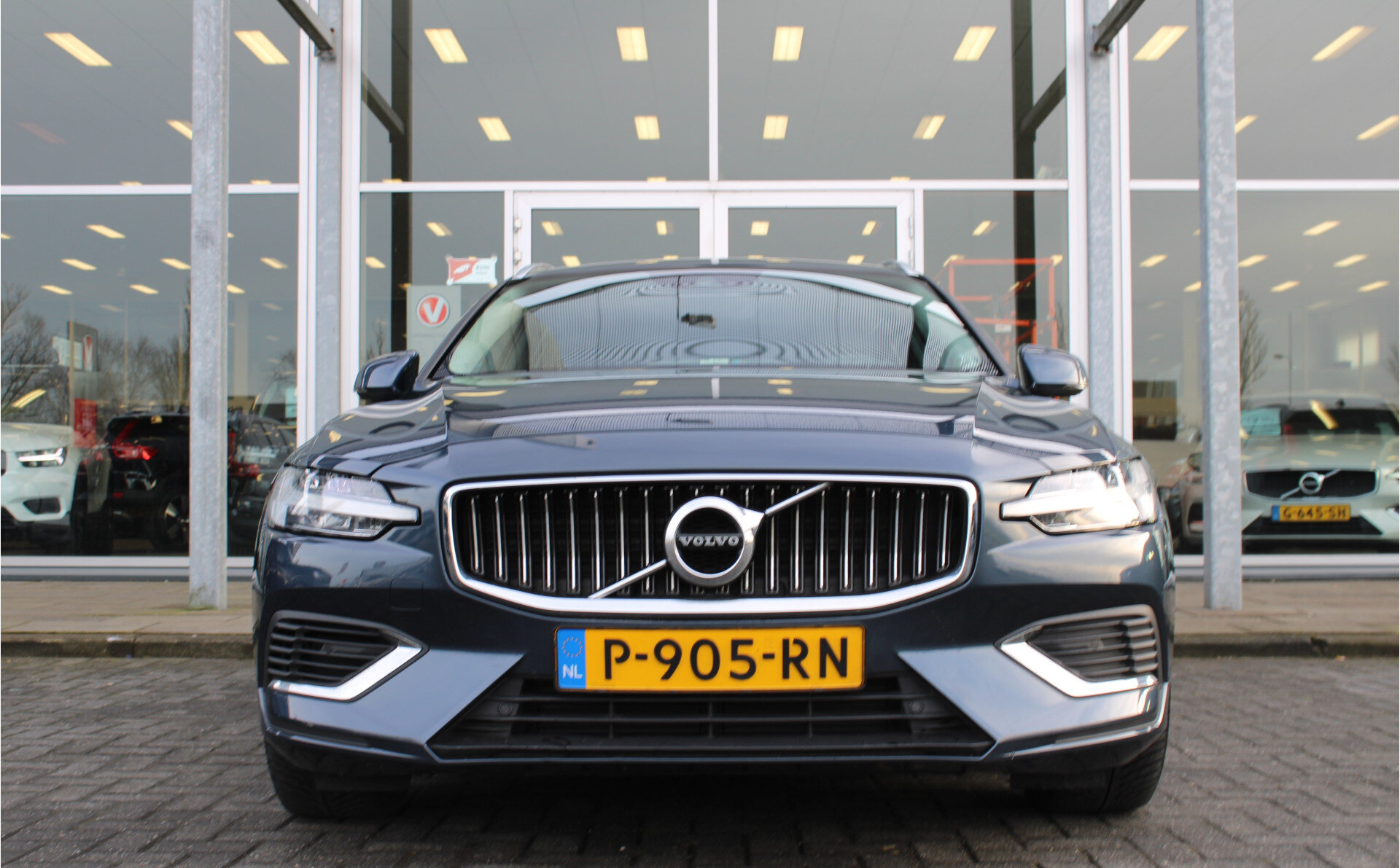 Volvo V60 T6 Plug-in hybrid AWD Essential Bright - Afbeelding 4