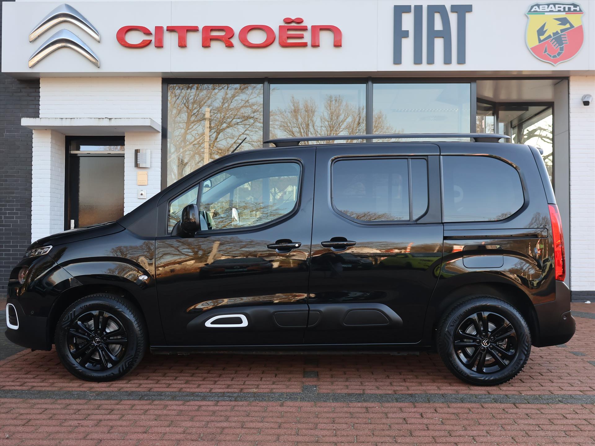 Citroën Berlingo PureTech 130PK S&S EAT8 Automaat Shine, Rijklaarprijs | Adaptieve Cruise | Camera | HUD | Dakrails - Afbeelding 2