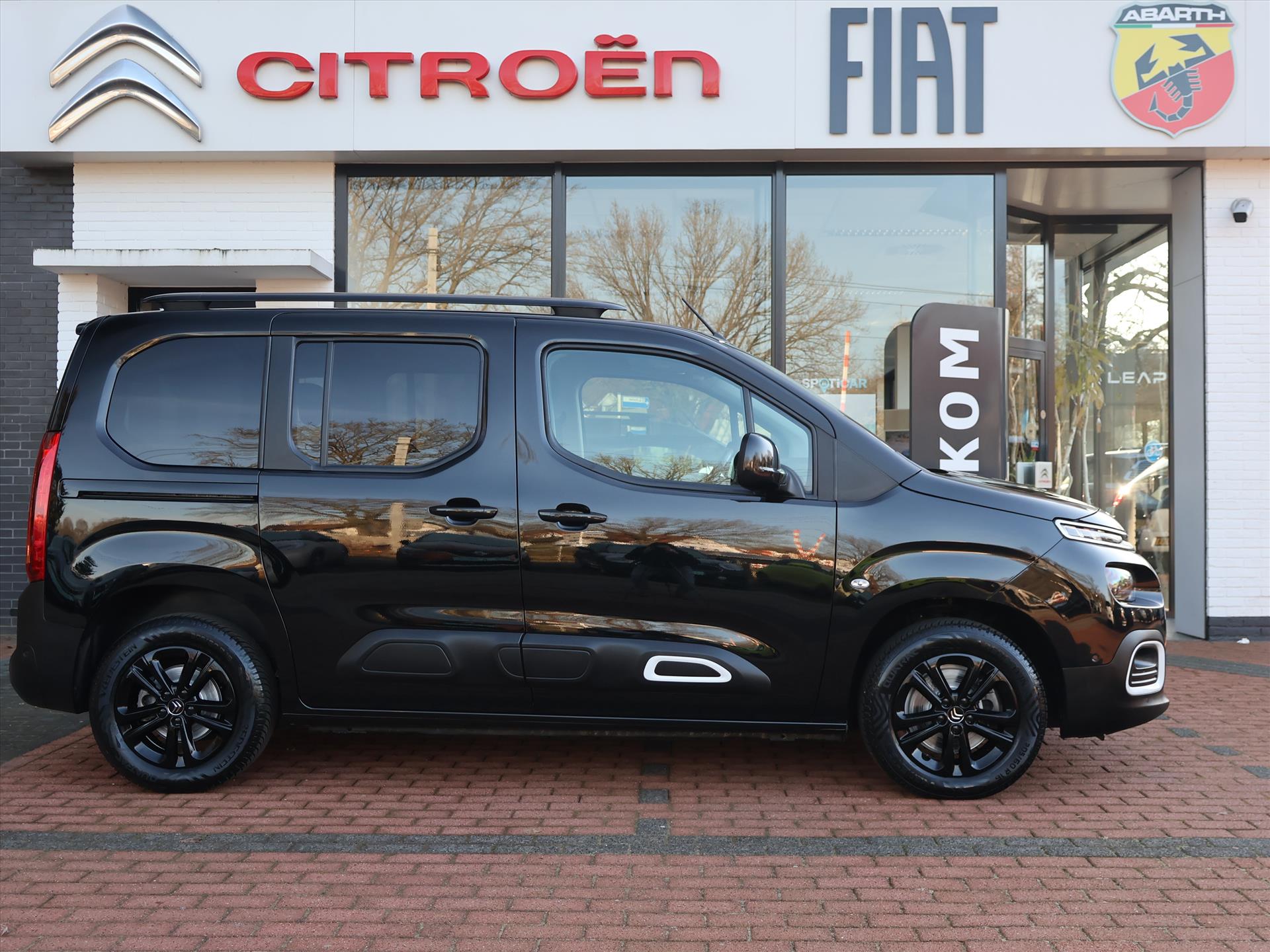 Citroën Berlingo PureTech 130PK S&S EAT8 Automaat Shine, Rijklaarprijs | Adaptieve Cruise | Camera | HUD | Dakrails - Afbeelding 3