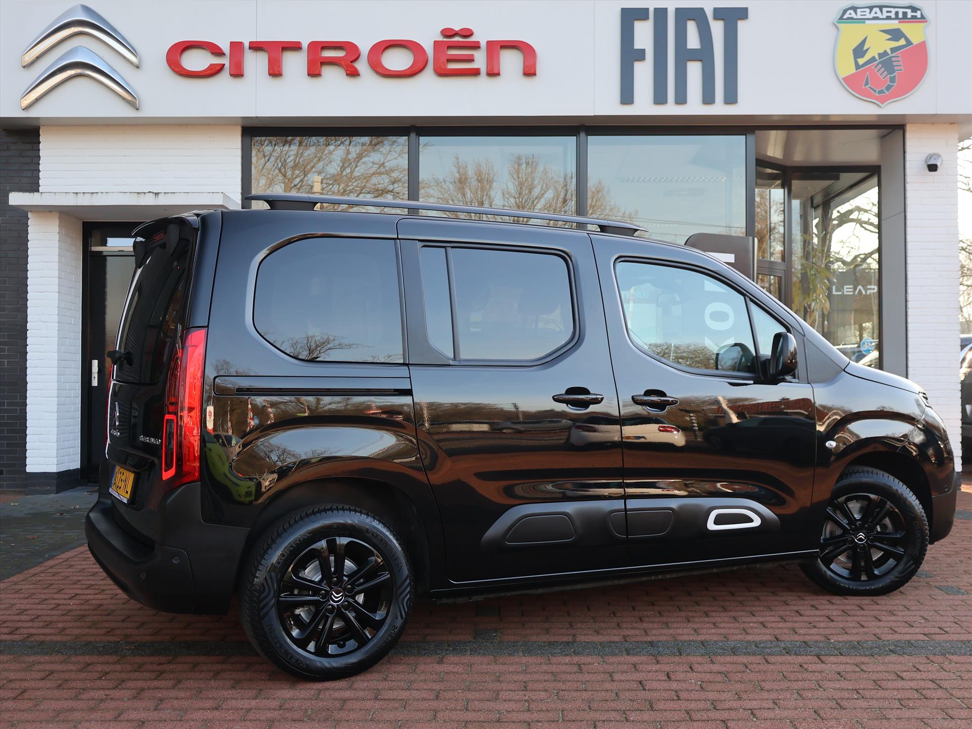 Citroën Berlingo PureTech 130PK S&S EAT8 Automaat Shine, Rijklaarprijs | Adaptieve Cruise | Camera | HUD | Dakrails - Afbeelding 4