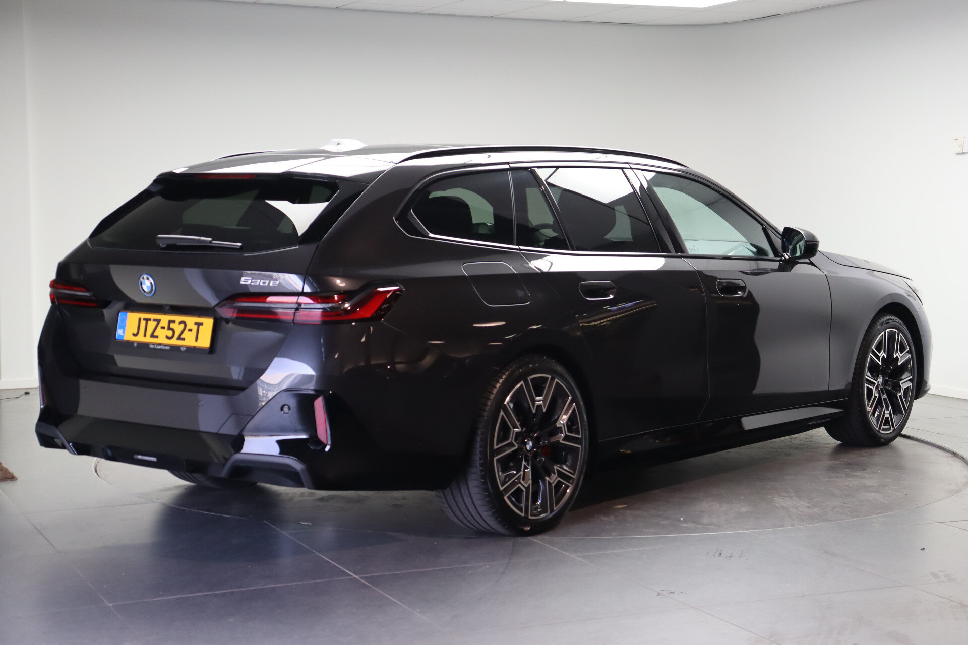 BMW 5 Serie Touring 530e M Sport Automaat - Afbeelding 3