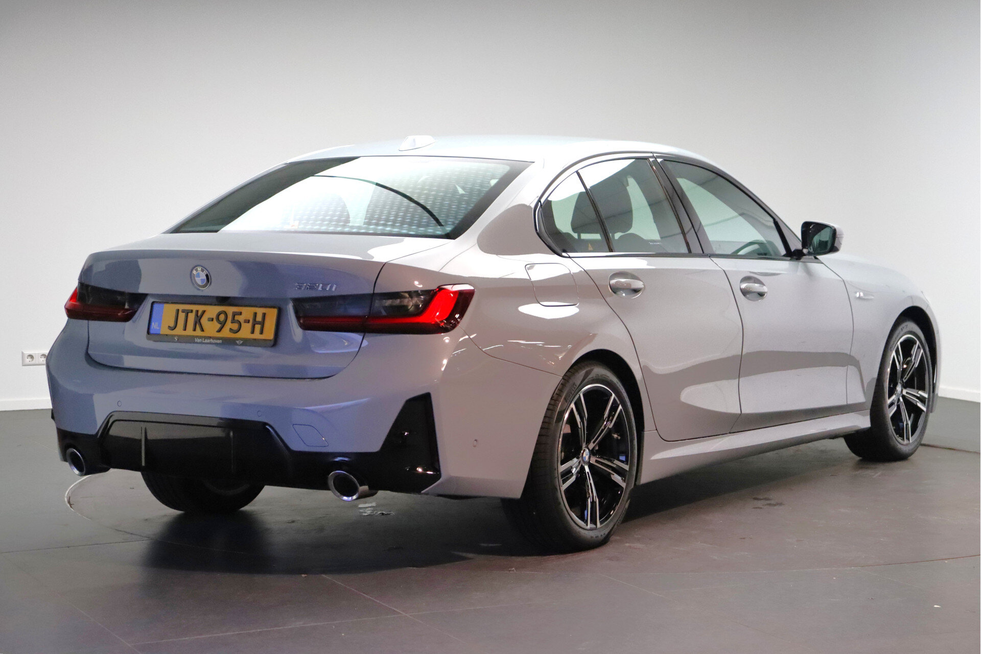 BMW 3 Serie 320i M Sport Automaat - Afbeelding 3