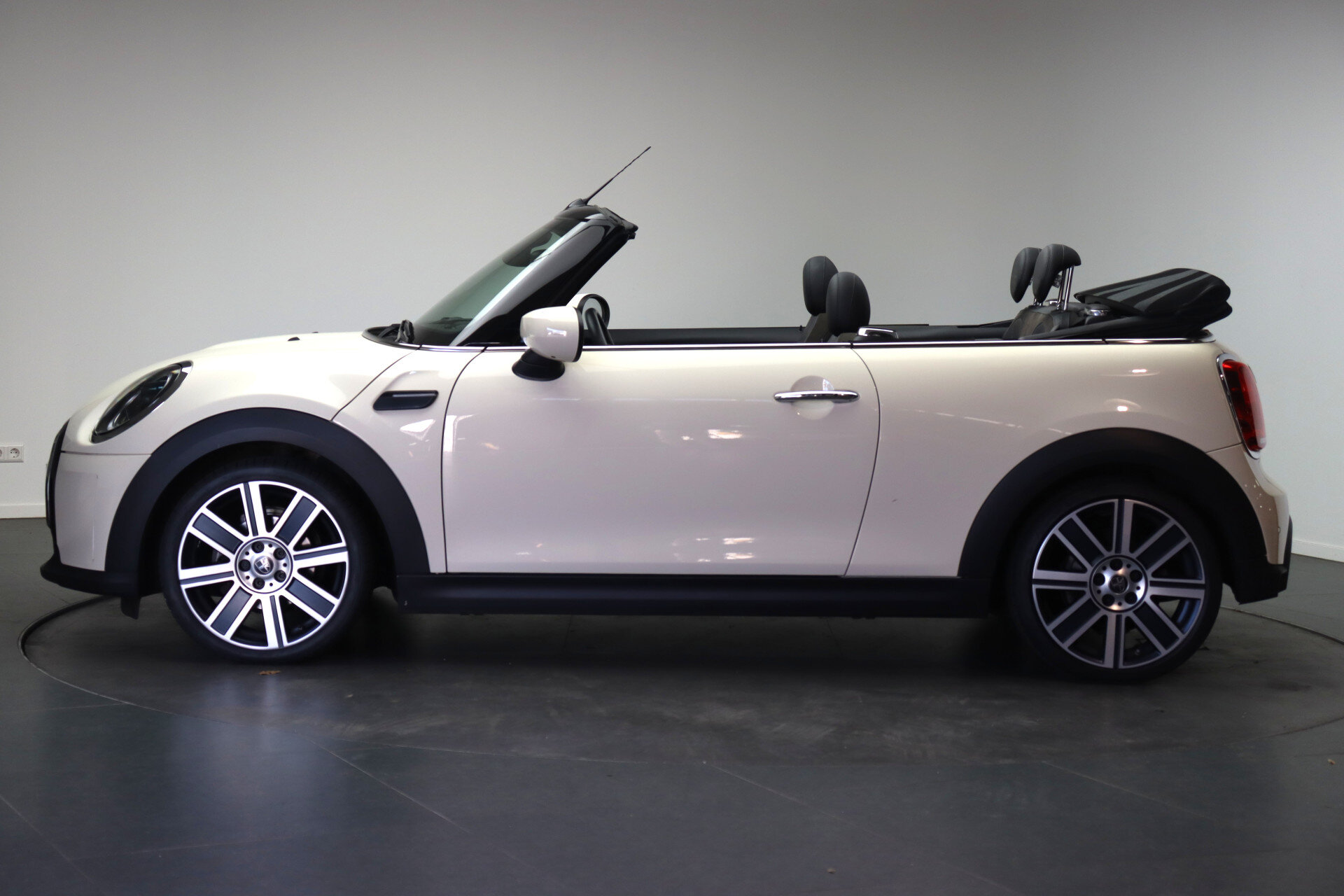MINI Cooper Cabrio Automaat - Afbeelding 3