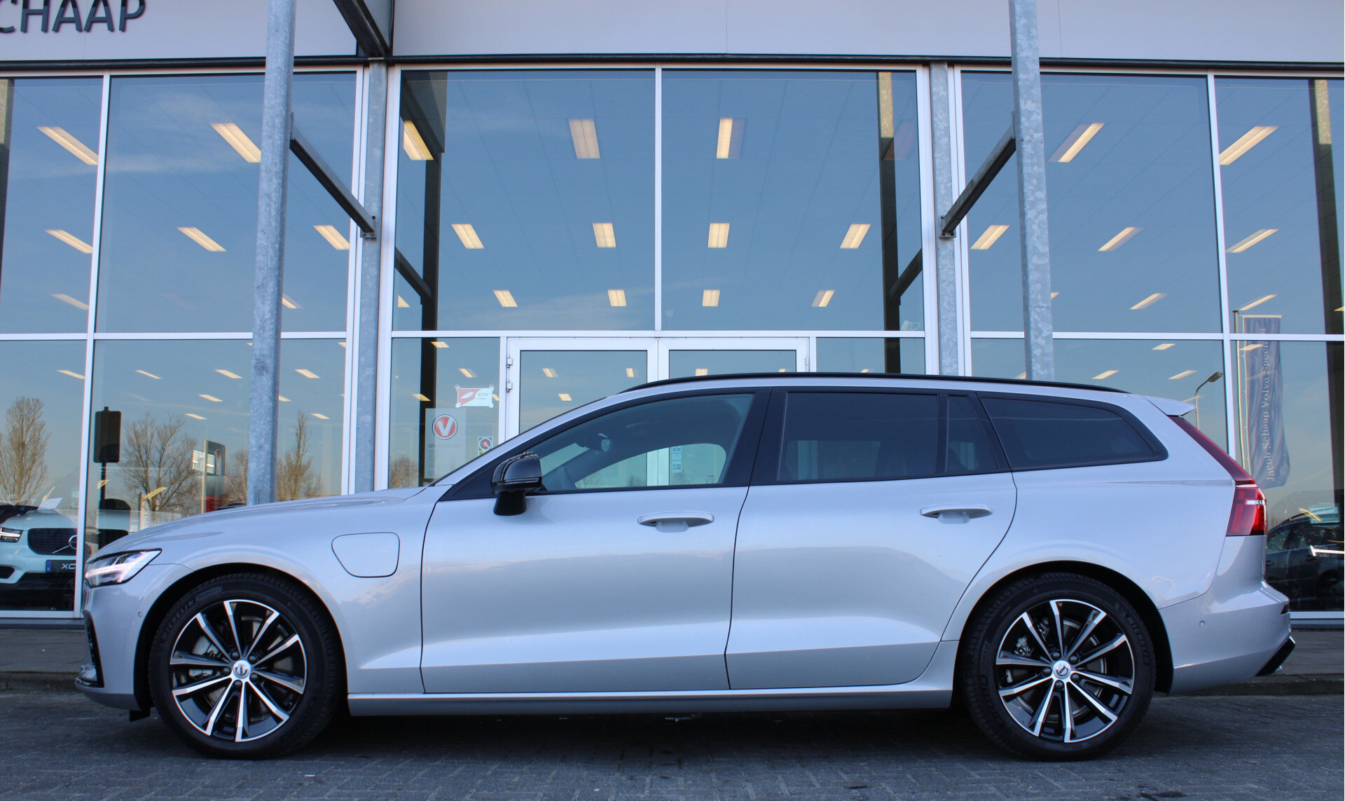 Volvo V60 T6 Automaat Plug-in hybrid AWD Plus Dark - Afbeelding 2
