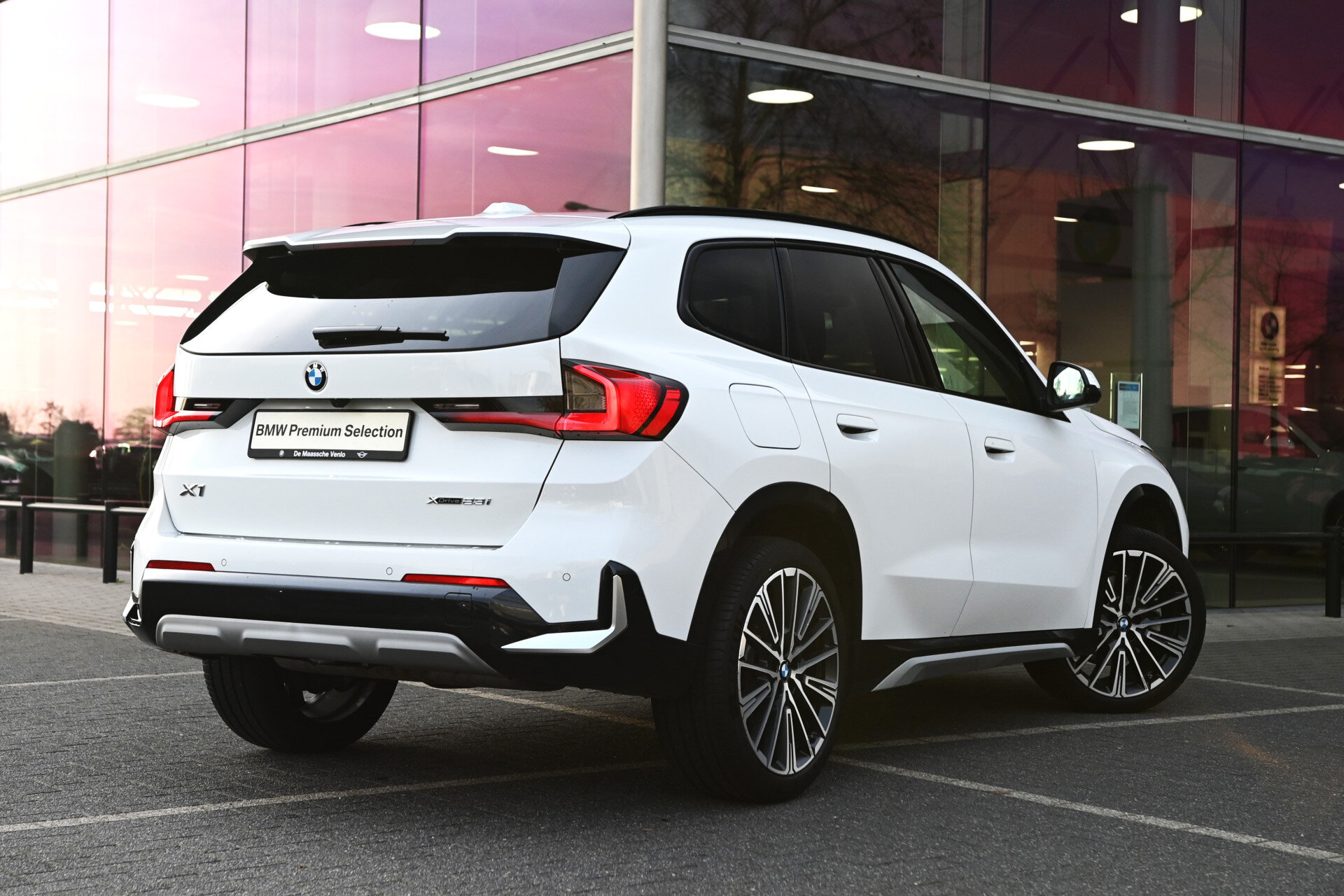 BMW X1 xDrive23i High Executive xLine Automaat - Afbeelding 2