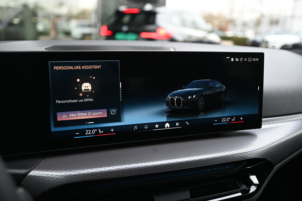 BMW i4 8