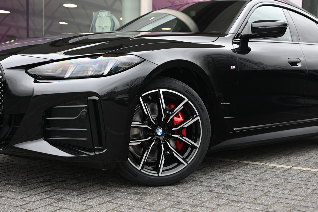 BMW i4 16