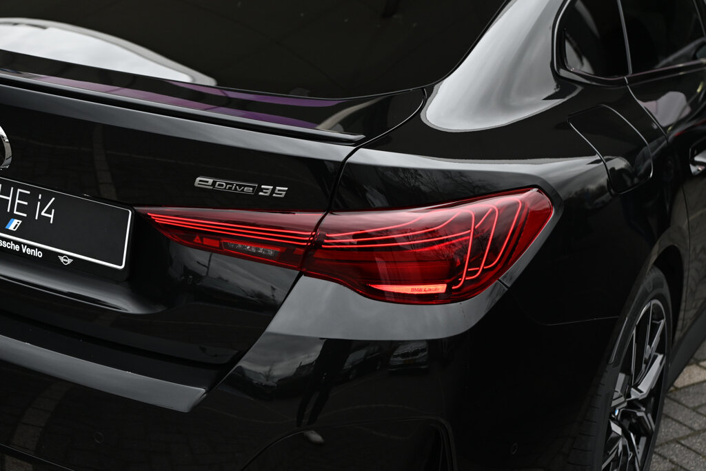 BMW i4 18