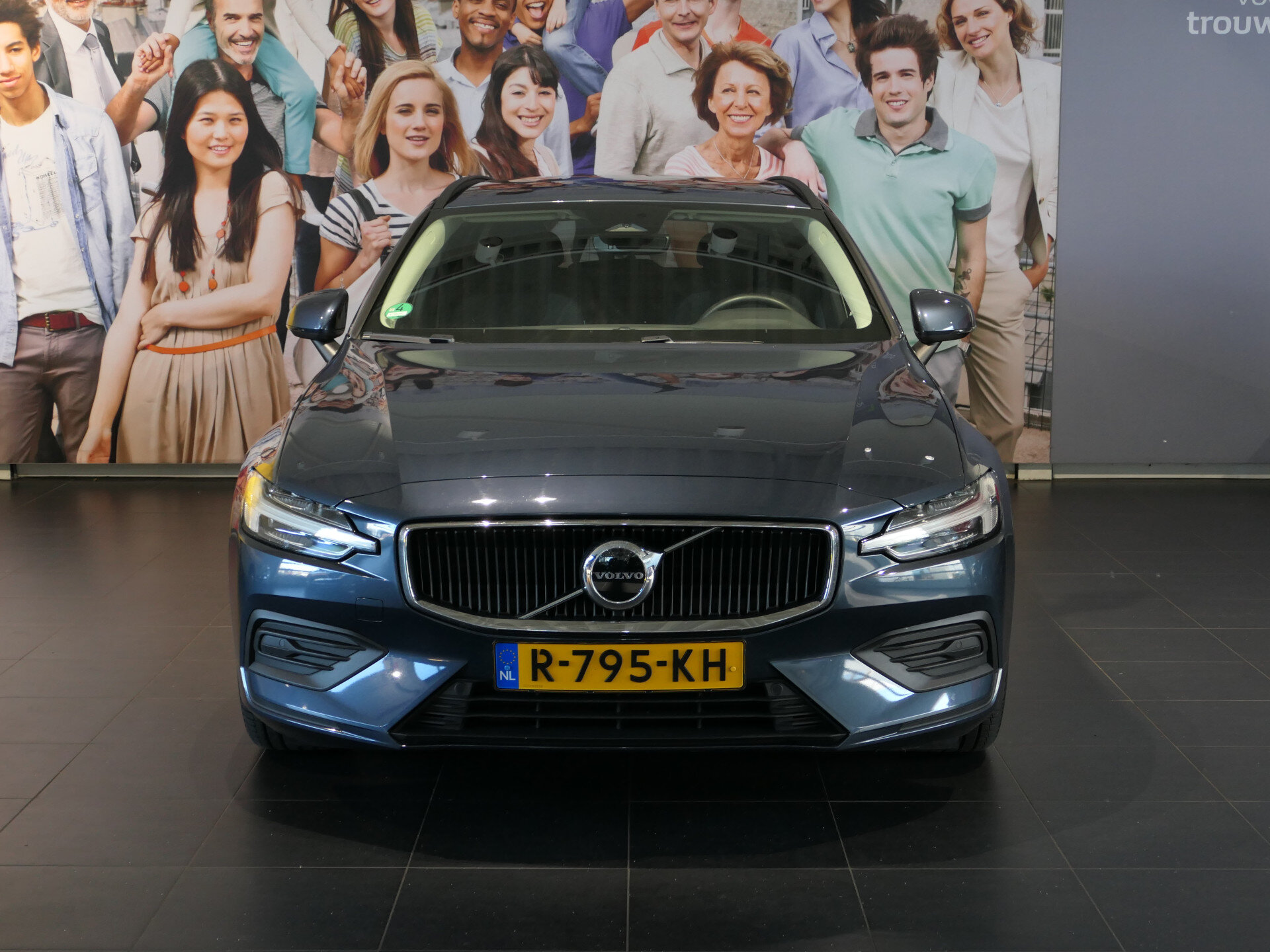 Volvo V60 2.0 B3 Core - Occasion Lease vanaf €664 p/m - - Afbeelding 2