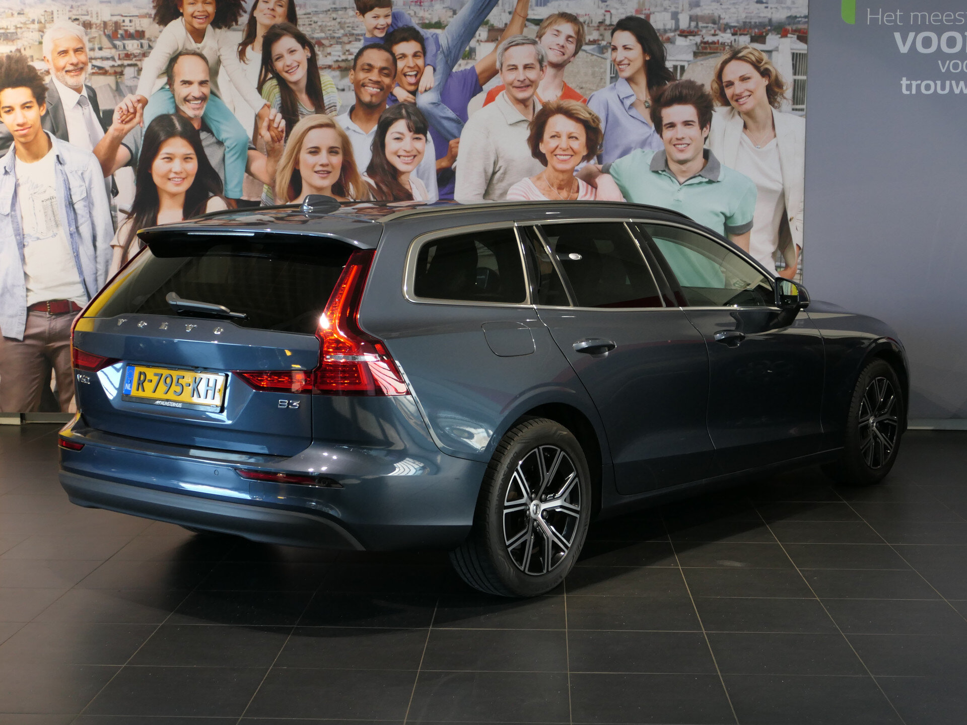 Volvo V60 2.0 B3 Core - Occasion Lease vanaf €664 p/m - - Afbeelding 3