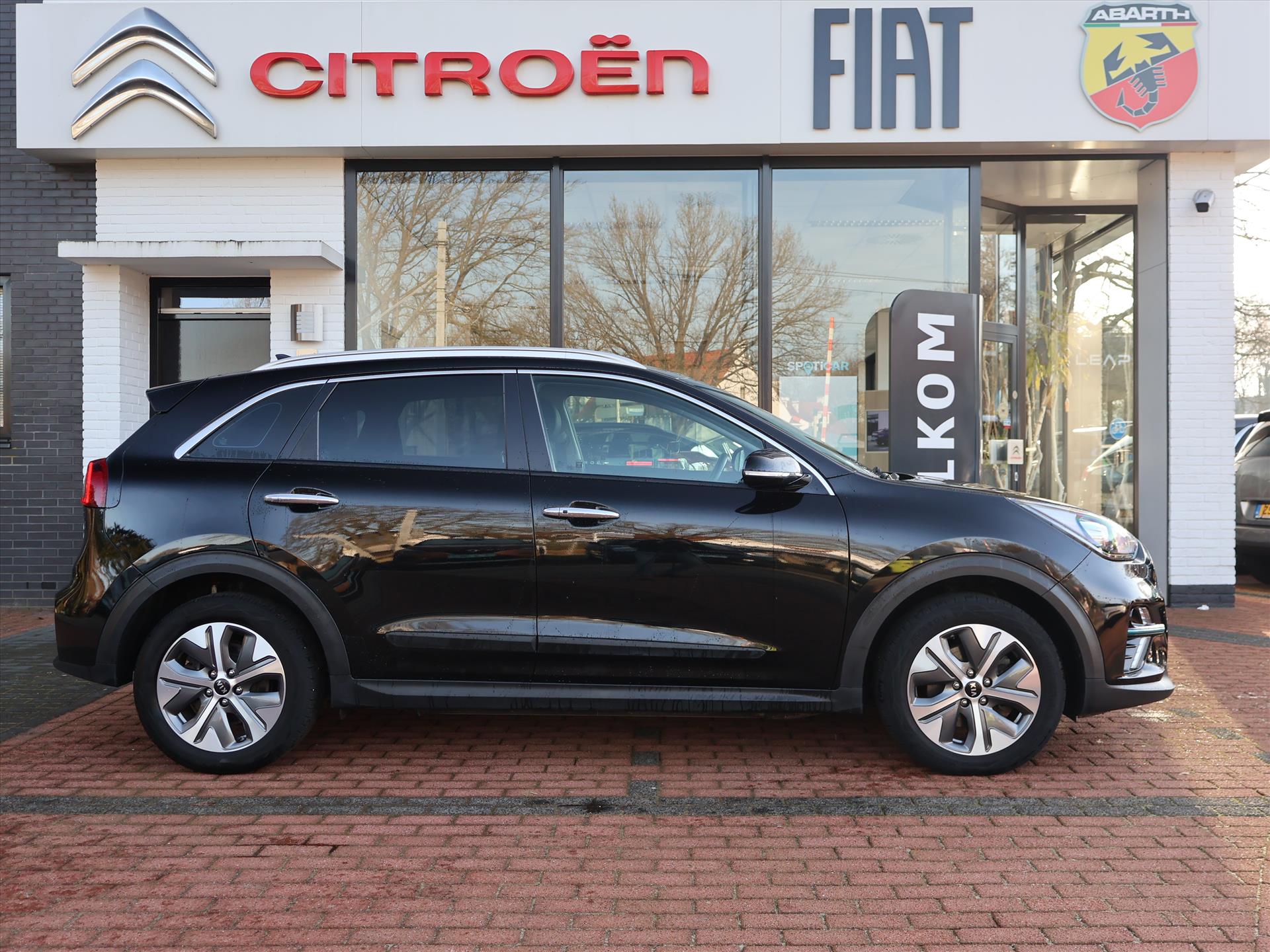 Kia e-Niro Elektrisch 64kWh 204PK Automaat DynamicLine, Rijklaarprijs | Navigatie | Camera | DAB+ | Carplay - Afbeelding 3