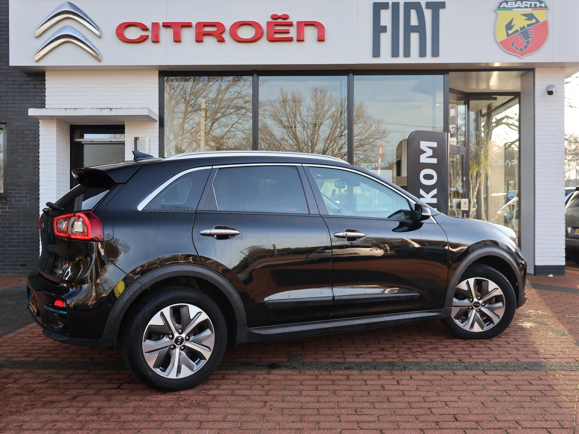 Kia e-Niro Elektrisch 64kWh 204PK Automaat DynamicLine, Rijklaarprijs | Navigatie | Camera | DAB+ | Carplay - Afbeelding 4