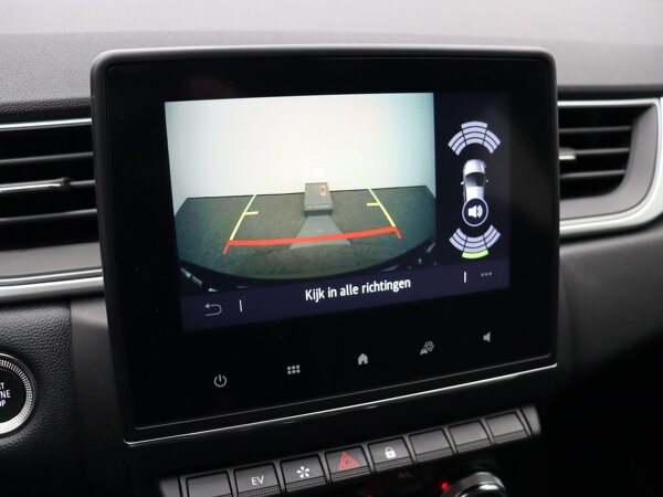 Parkeersensoren achter met achteruitrijcamera en sonische weergave