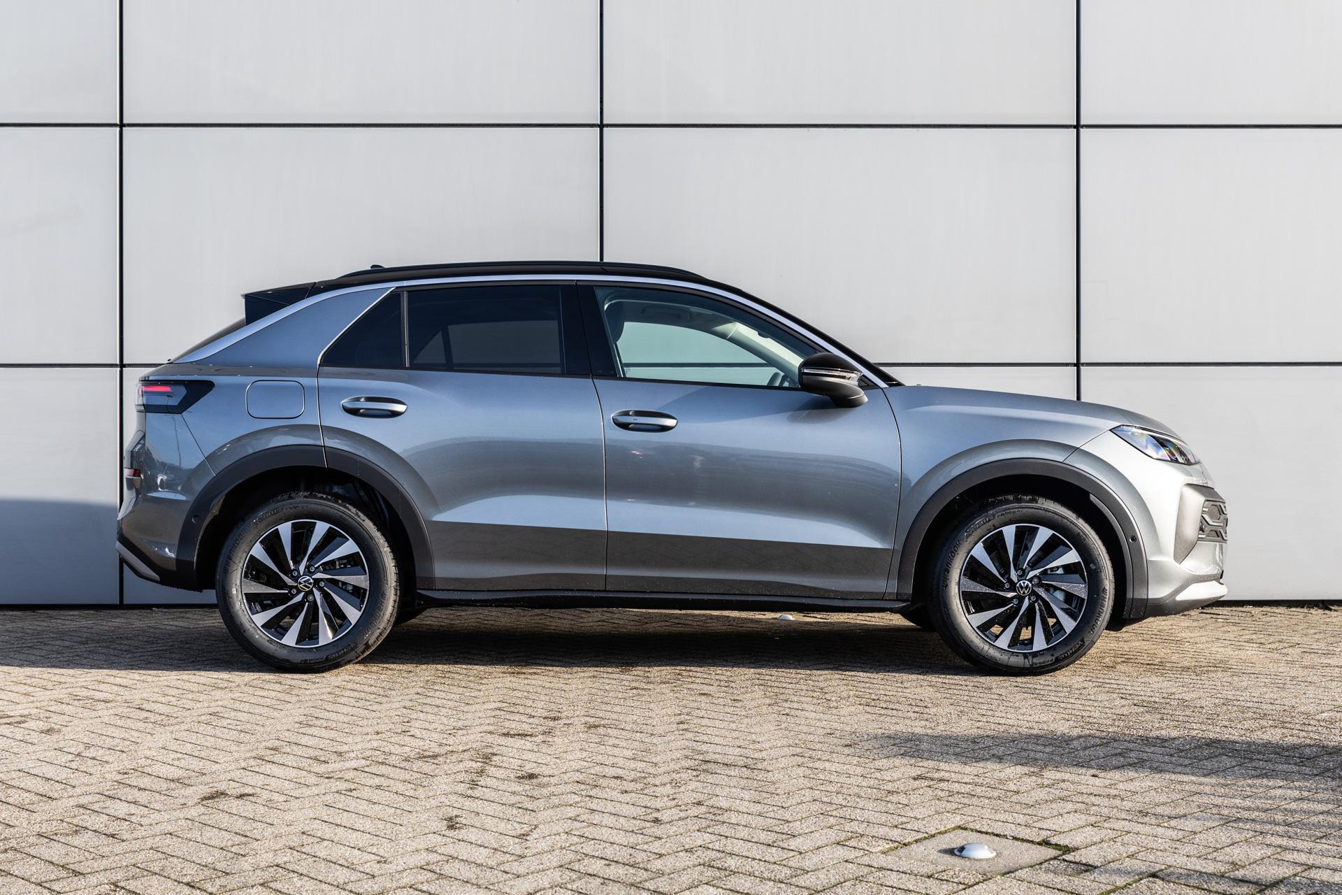 Volkswagen T-Roc 1.5 eTsi 115pk Life First Edition - Afbeelding 3