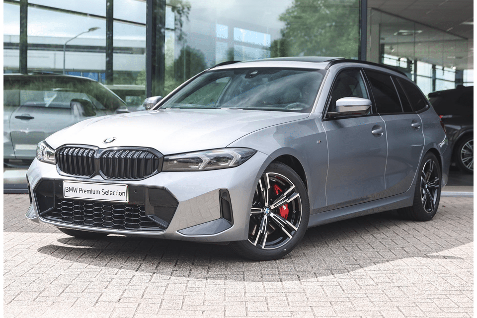 BMW 3 Serie Touring 330i M Sport Automaat - Afbeelding 1