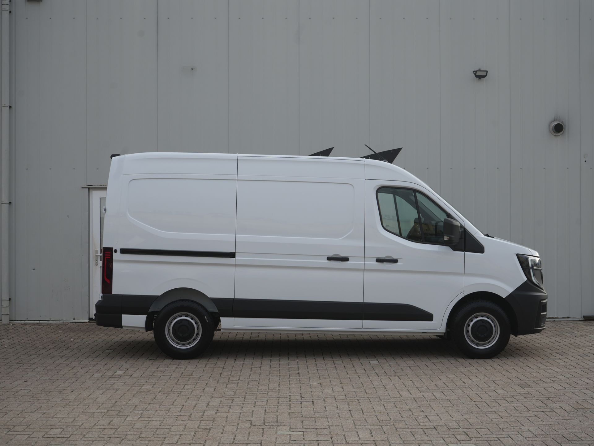 Renault Master T35 2.0 dCi 130 L2H2 Advance *NIEUW!* - Incl. Volledige betimmering & Trekhaak! - Afbeelding 3