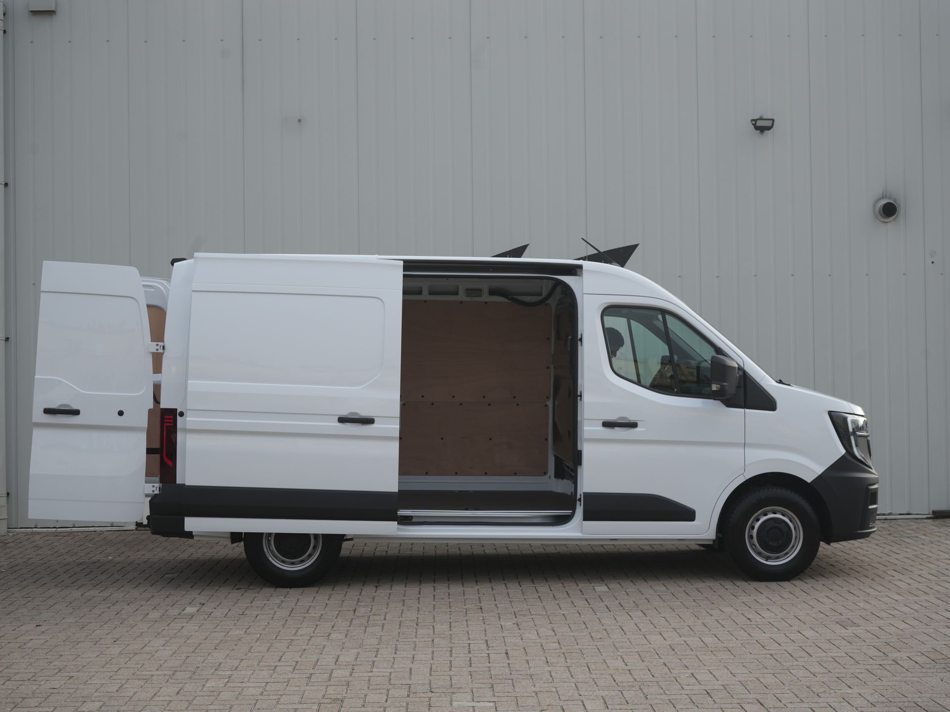Renault Master T35 2.0 dCi 130 L2H2 Advance *NIEUW!* - Incl. Volledige betimmering & Trekhaak! - Afbeelding 4