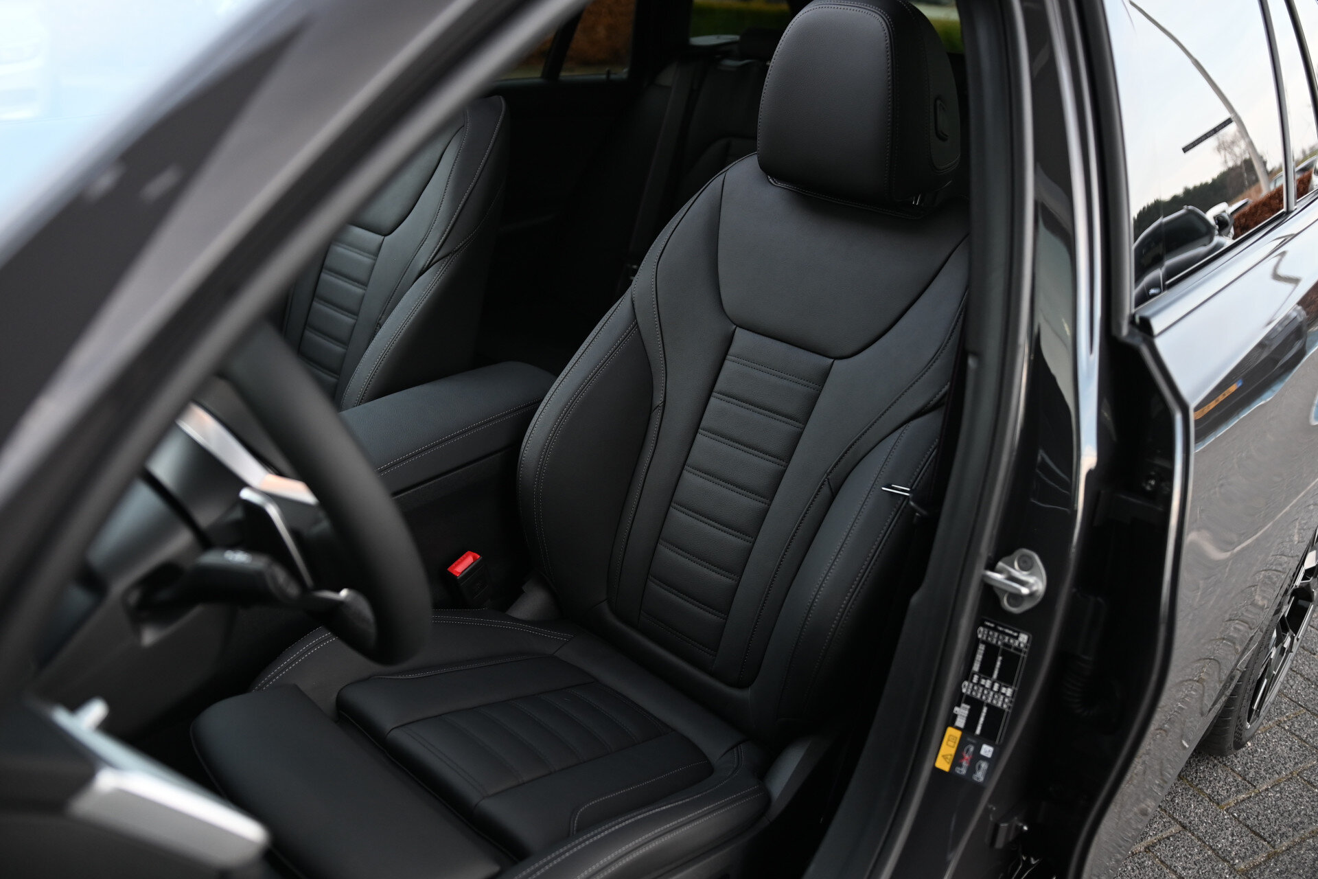 BMW 3 Serie Touring 330e High Executive M Sport Automaat - Afbeelding 3