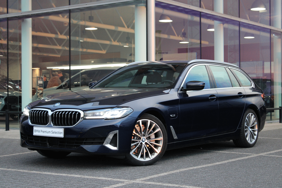 BMW 5 Serie Touring 530e xDrive High Executive Luxury Line Automaat - Afbeelding 1