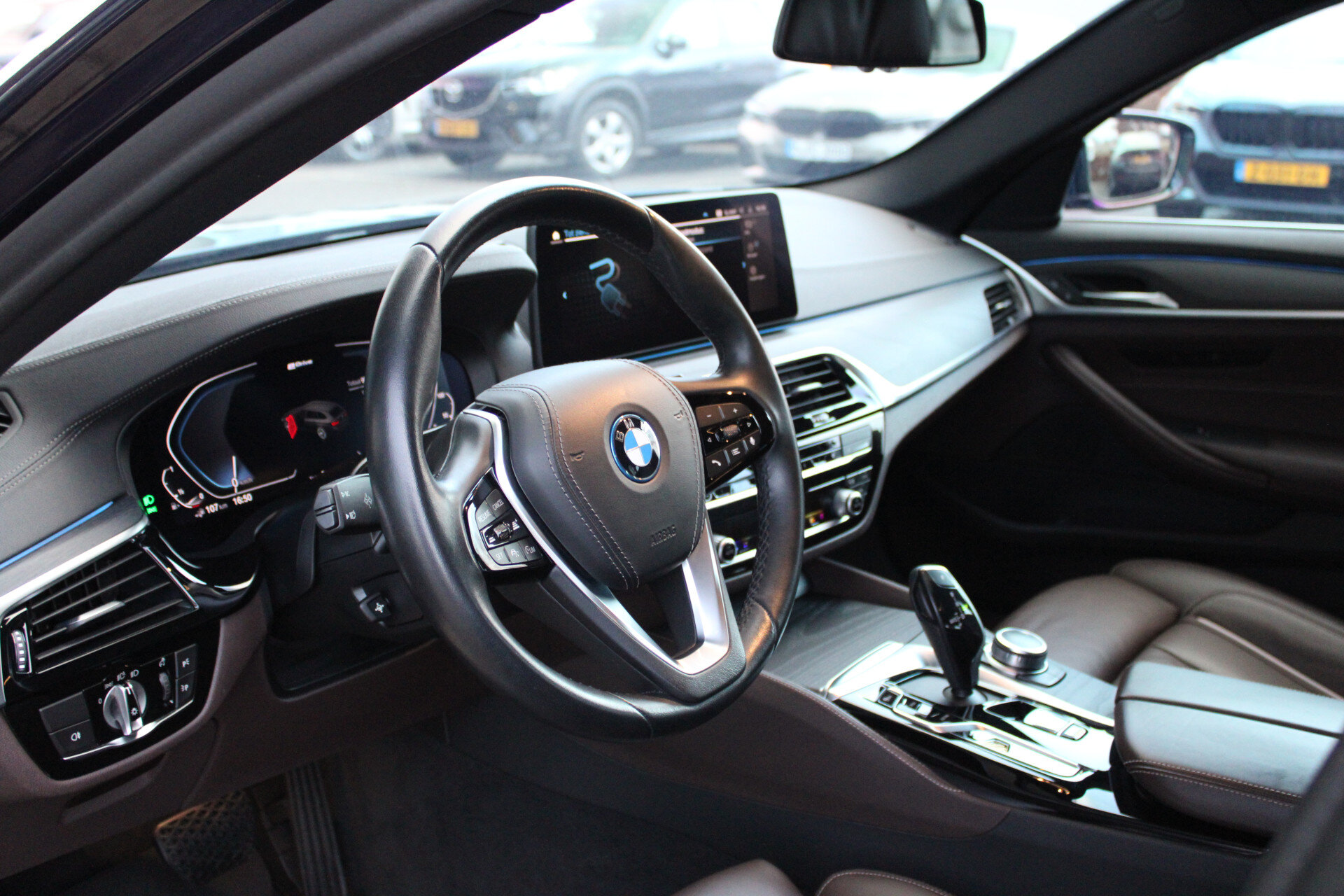 BMW 5 Serie Touring 530e xDrive High Executive Luxury Line Automaat - Afbeelding 3