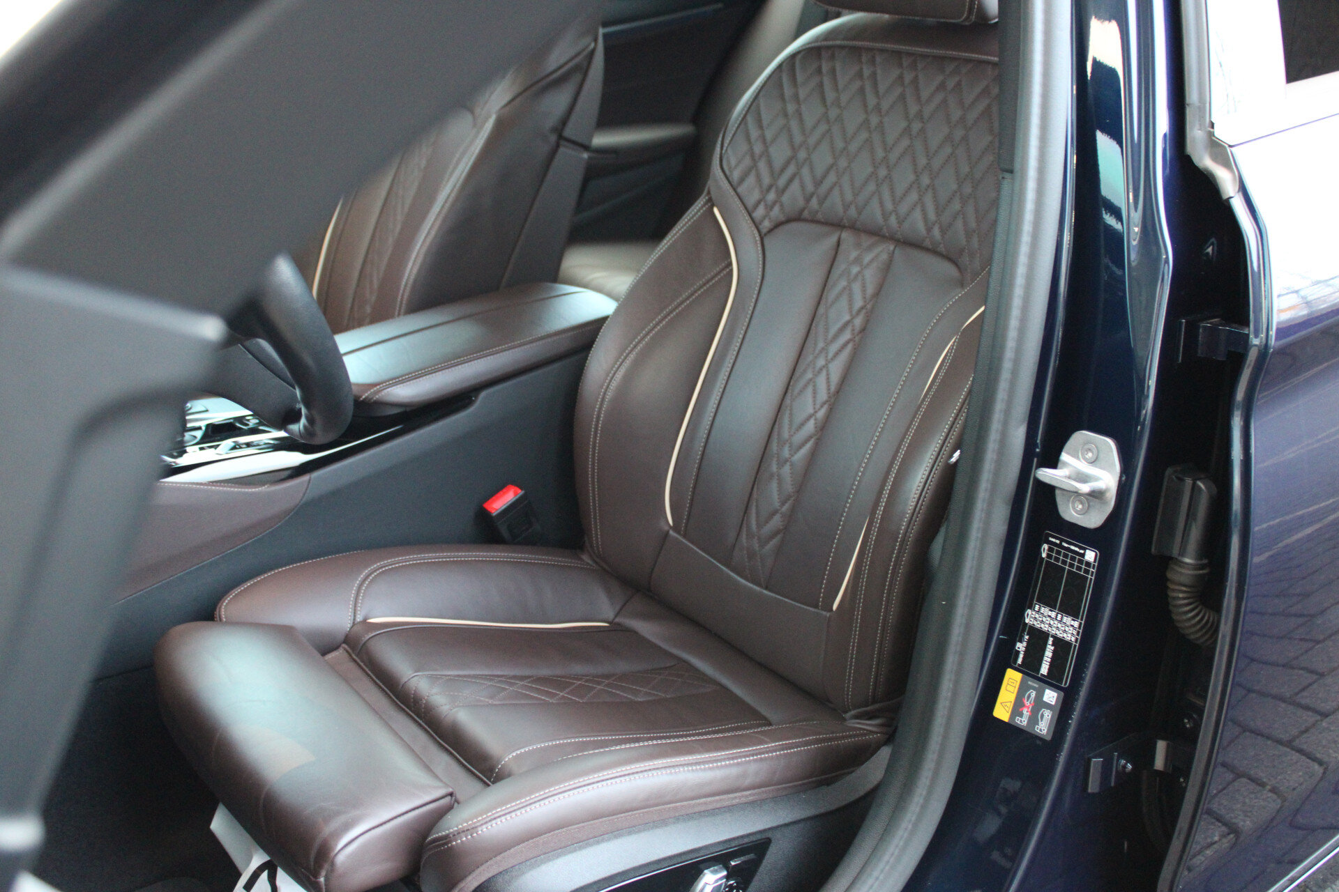 BMW 5 Serie Touring 530e xDrive High Executive Luxury Line Automaat - Afbeelding 4