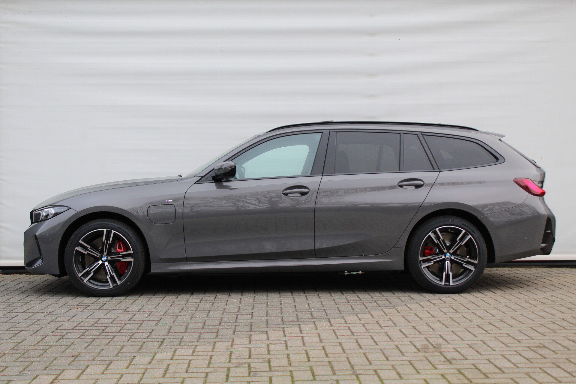 BMW 3 Serie Touring 330e High Executive M Sport Automaat - Afbeelding 4